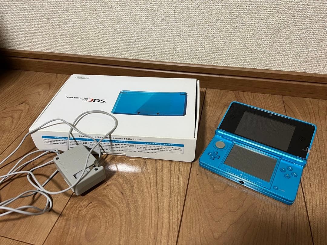 Nintendo 3DS Light Blue Console with Box and Manual