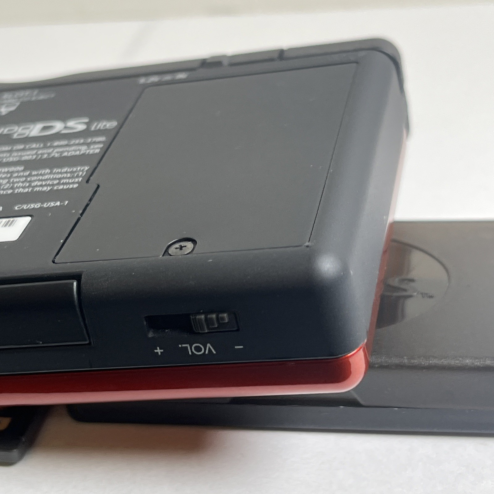 Nintendo DS Lite in Maroon with DS Lite With 5 Games