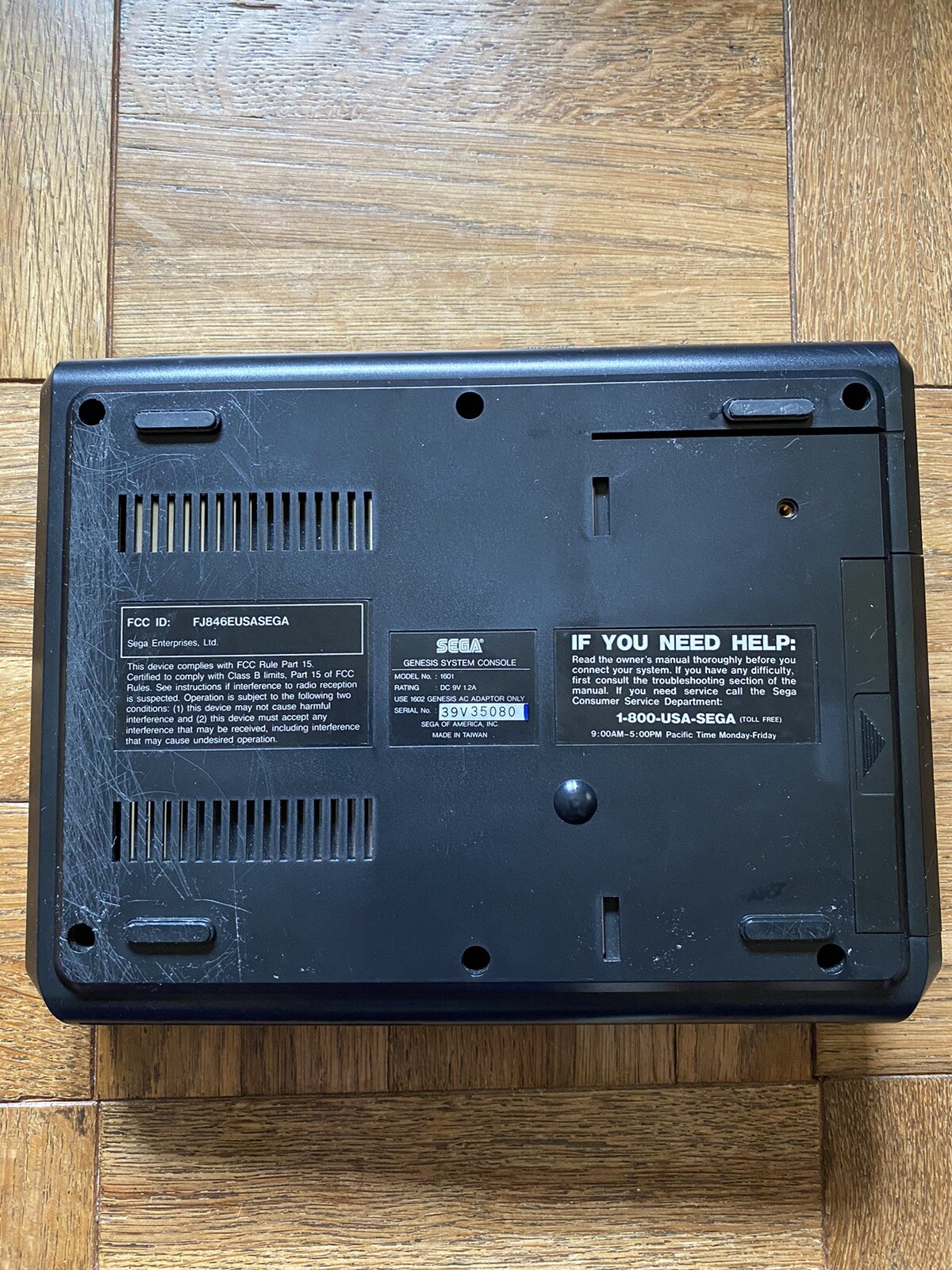 Original Sega Genesis 16 Bit System Model: 1601 Console With 2 controllers