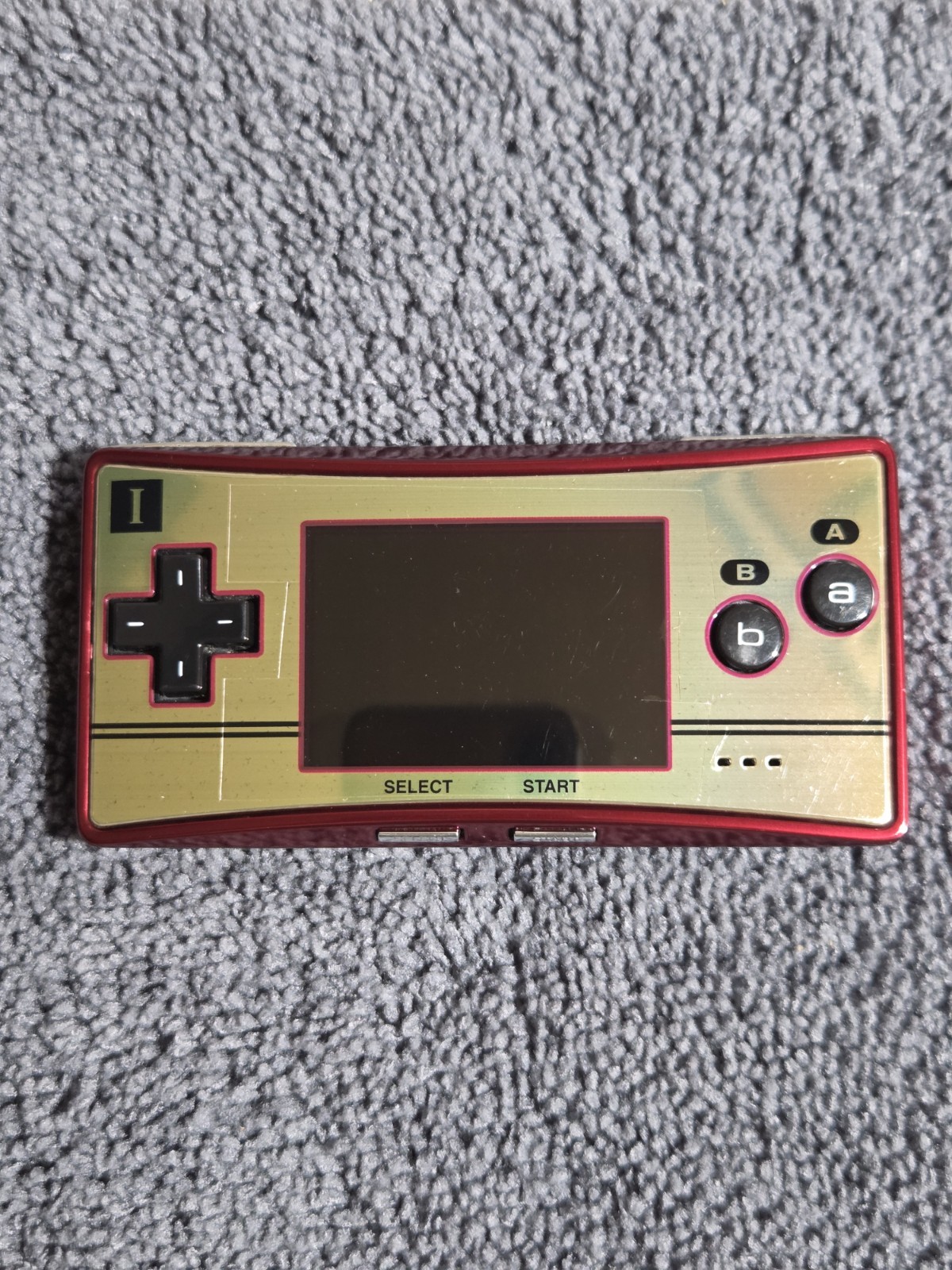 Nintendo Game Boy Micro 20th Anniversary Edition Famicom CIB + Charger & Games
