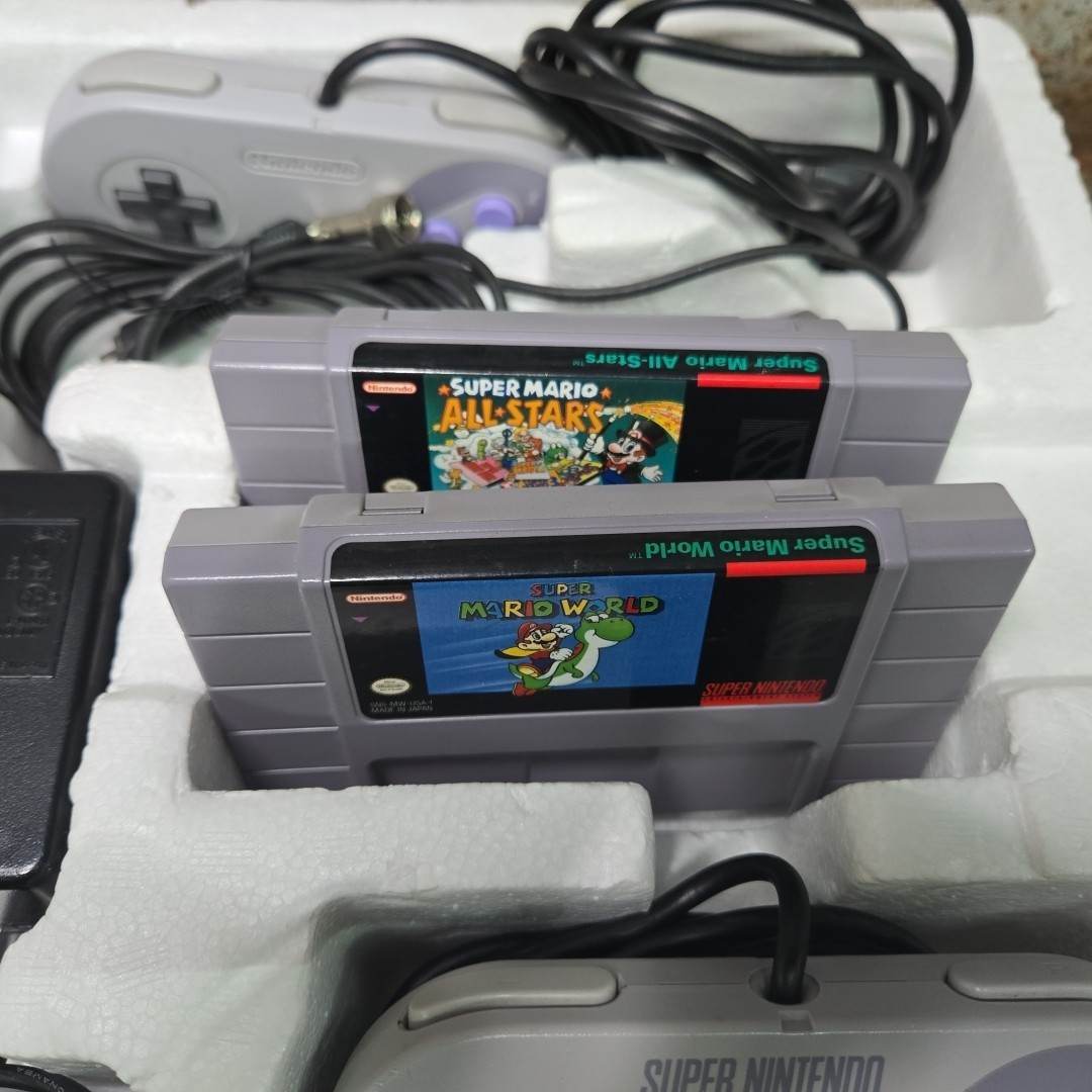 Nintendo Super NES Super Set Console Super Mario World/Mario All Stars in Box