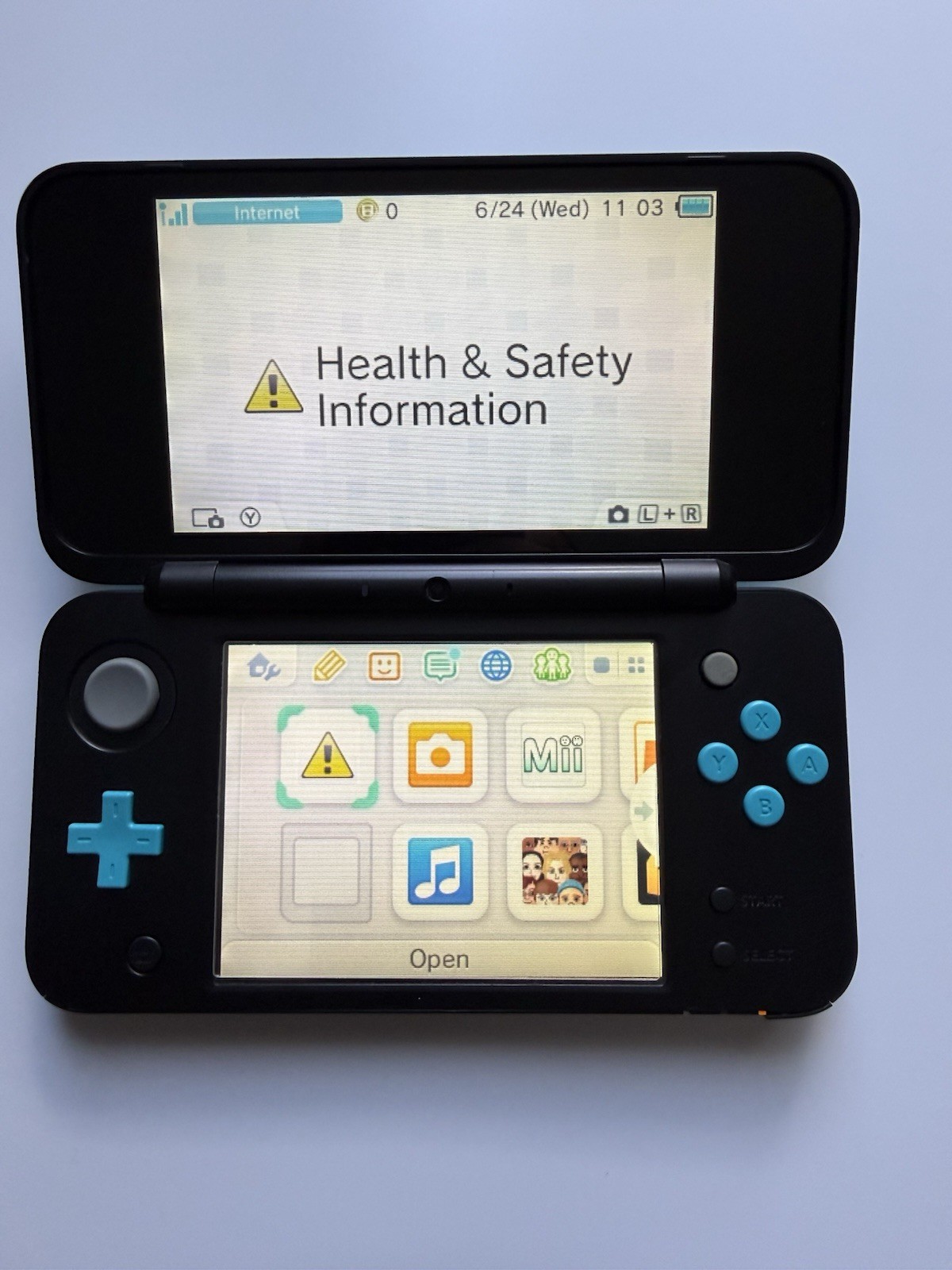Nintendo 2DS XL LL Black x Turquoise English Region Free 64GB Charger