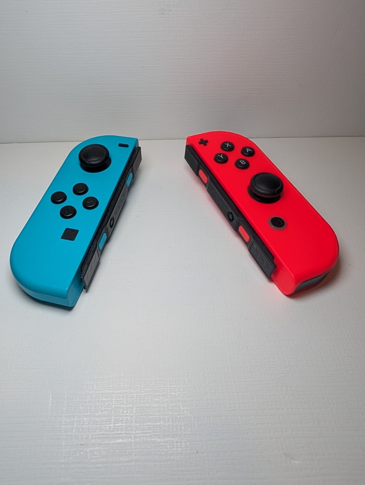 Nintendo Switch V1 Console Neon Red/Blue Joy-Con Dock, Adapter, Case – Excellent