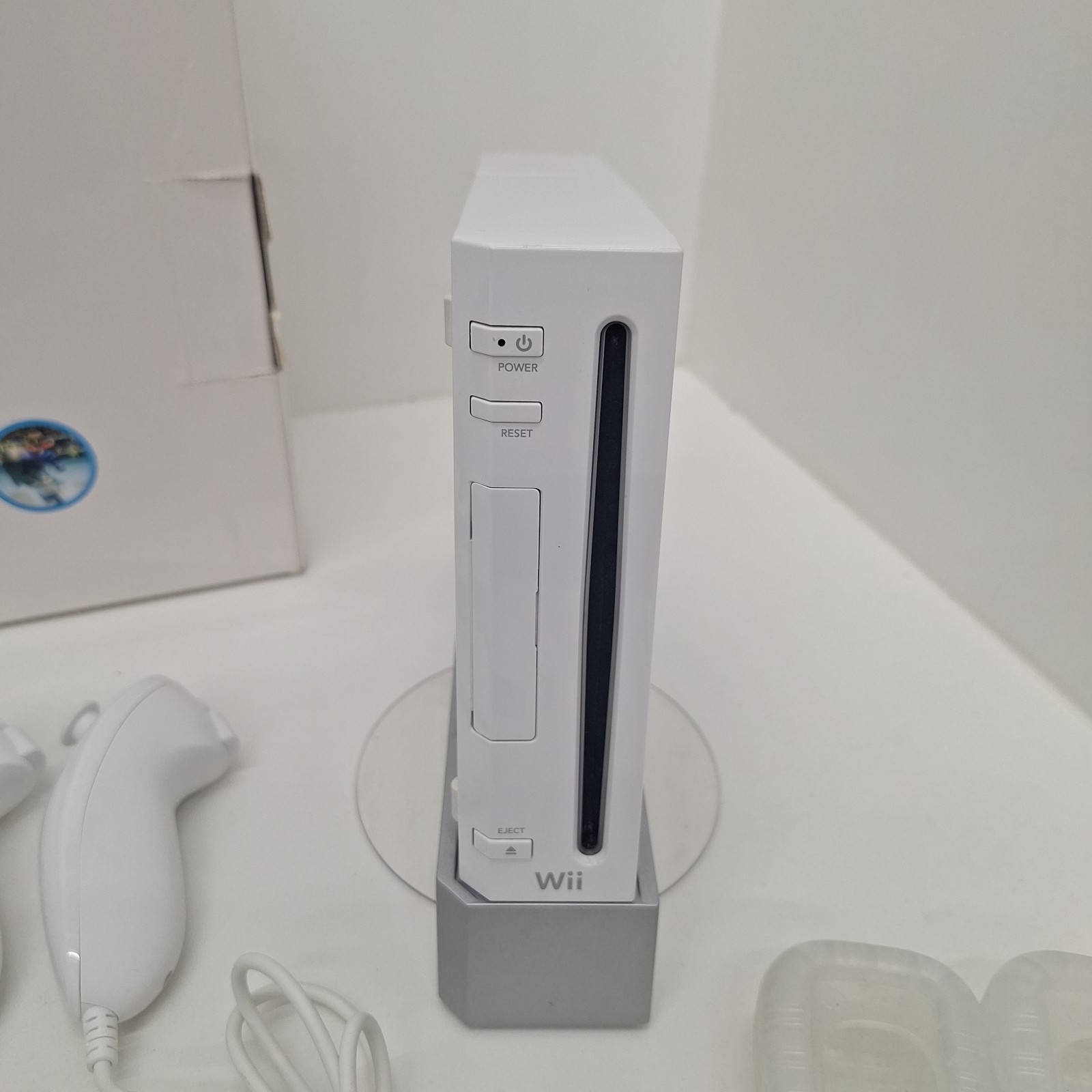 Nintendo Wii Console Complete In Box with Wii Sports Bundle – White [Tested]
