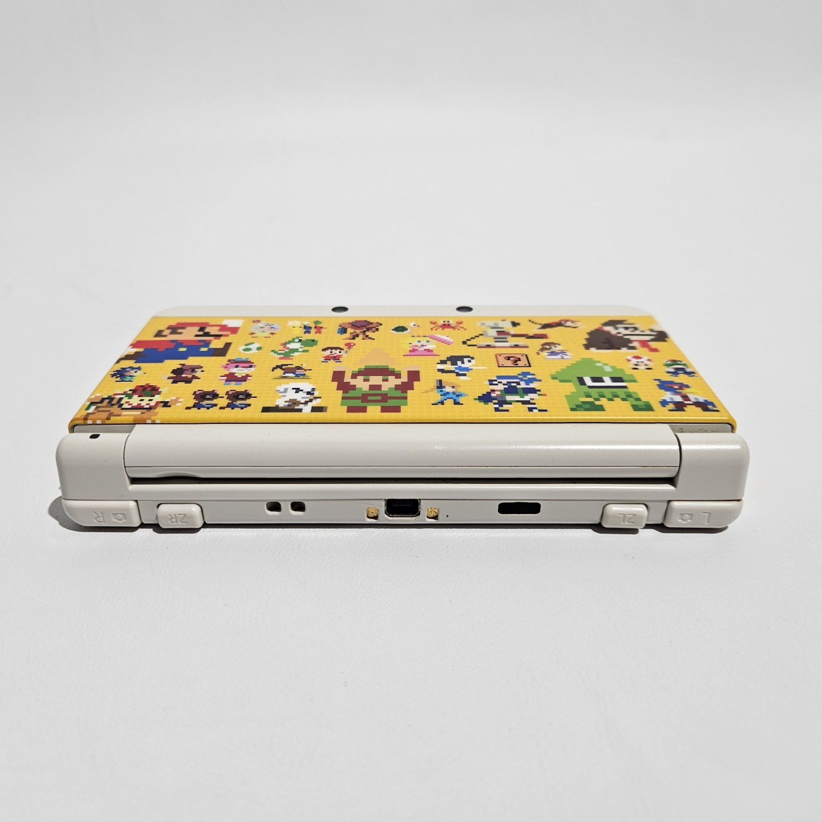 Nintendo New 3DS White Handheld System Console 3D Land Edition With Charger