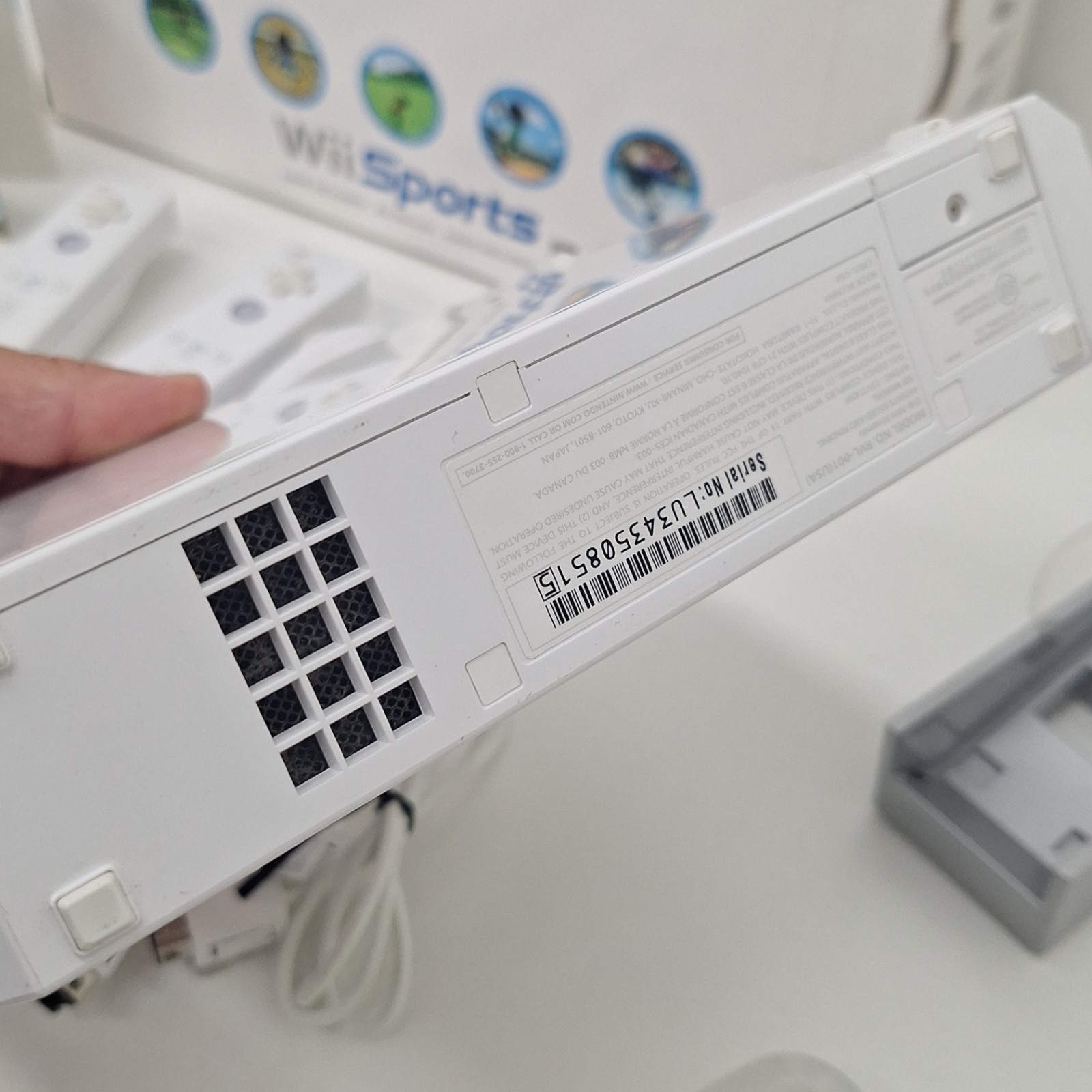 Nintendo Wii Console Complete In Box with Wii Sports Bundle – White [Tested]