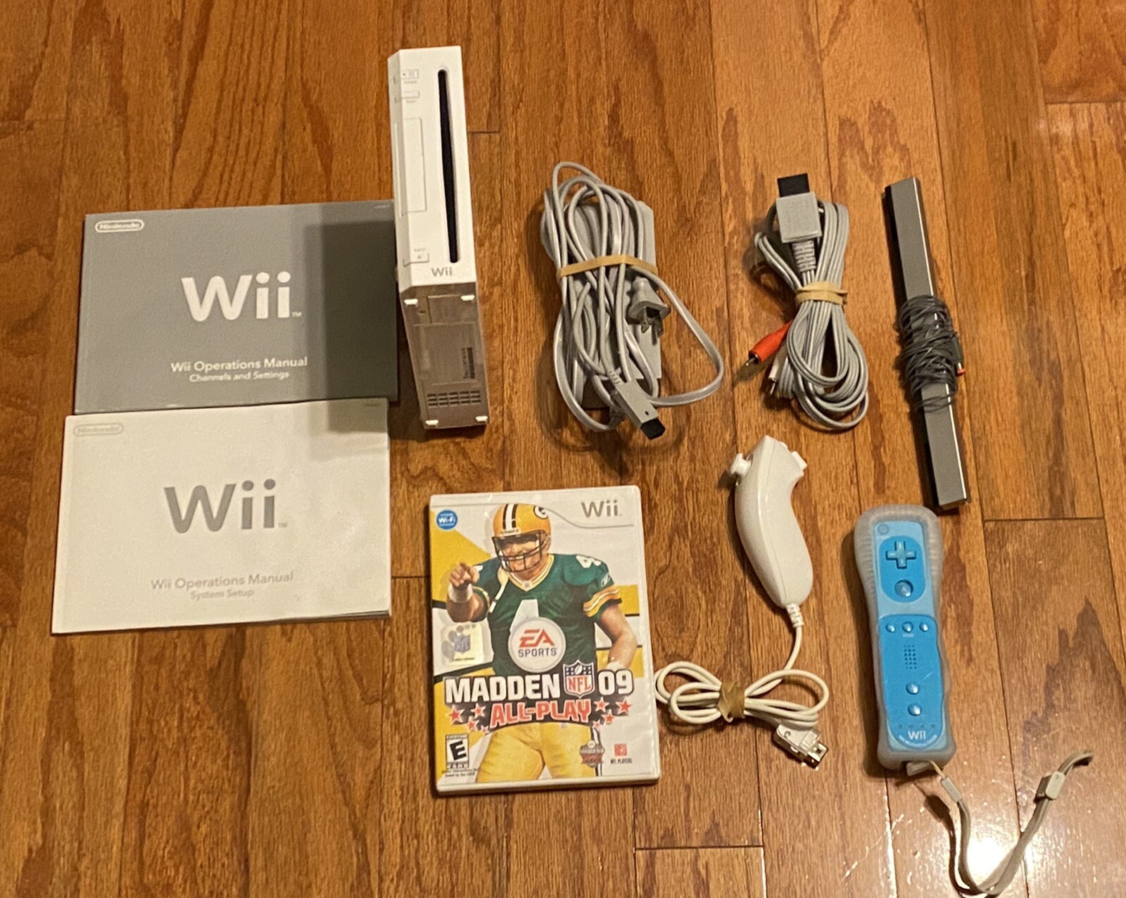 Nintendo Wii Console Bundle White RVL-001 GameCube Compatible-TESTED & WORKING