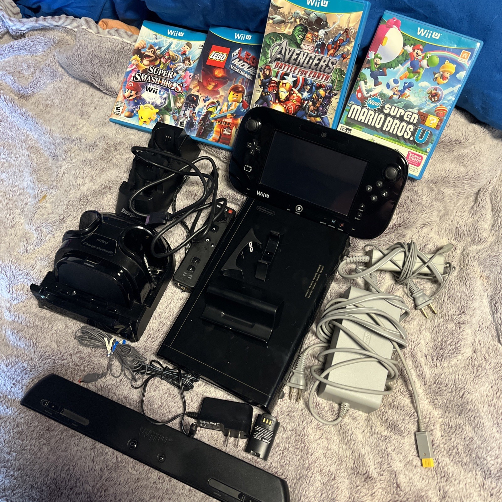 Nintendo Wii U 32GB Console Bundle w/ Wii Remote 4 Games & More -TESTED