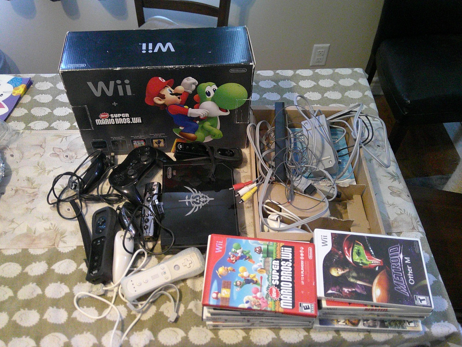 Custom Zelda Nintendo Wii Black Console Bundle with all accessories & 21 Games.