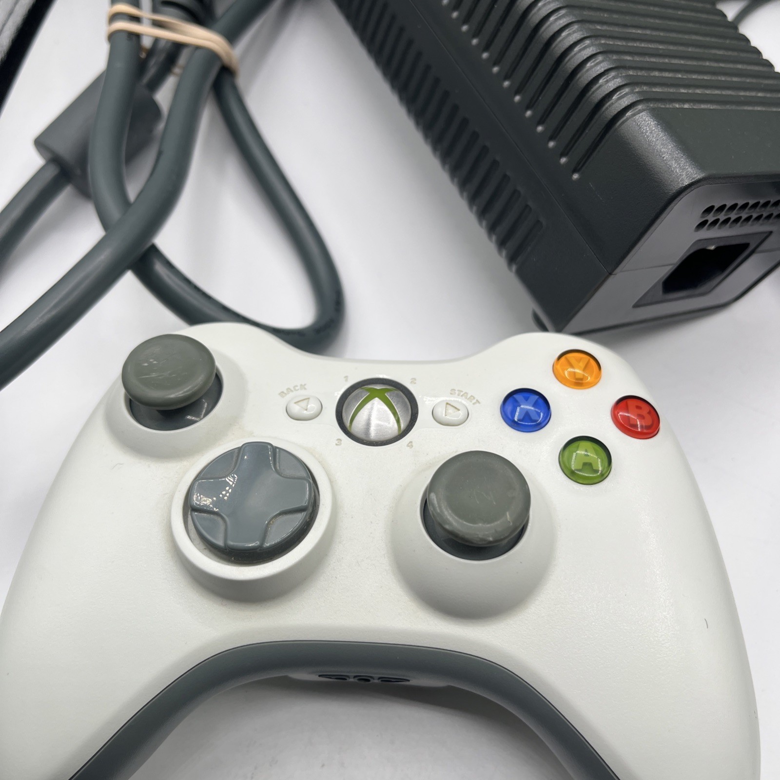 Microsoft Xbox 360 White Console w/ Cable and 2 Controllers