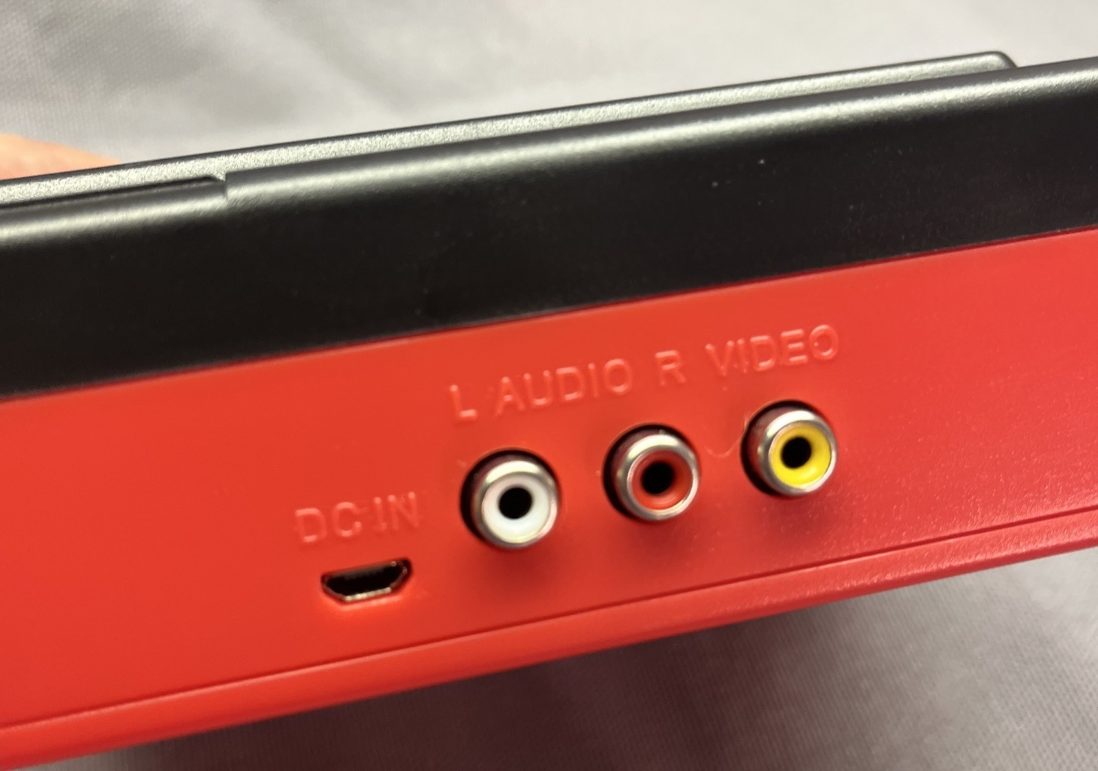 Old School Classiq N HD Console – 720p High Definition w/ Two Controllers M5