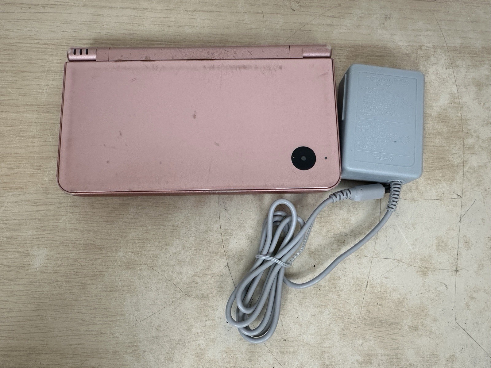 Nintendo DSi XL – Metallic Rose Pink w/ Charger & White Stylus – Tested & Works
