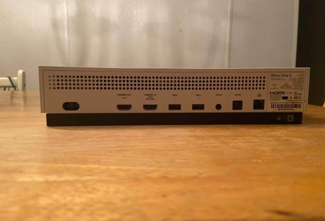 Microsoft Xbox One S White Console, Wi-Fi, HDMI, USB-A, IR Out, Ethernet