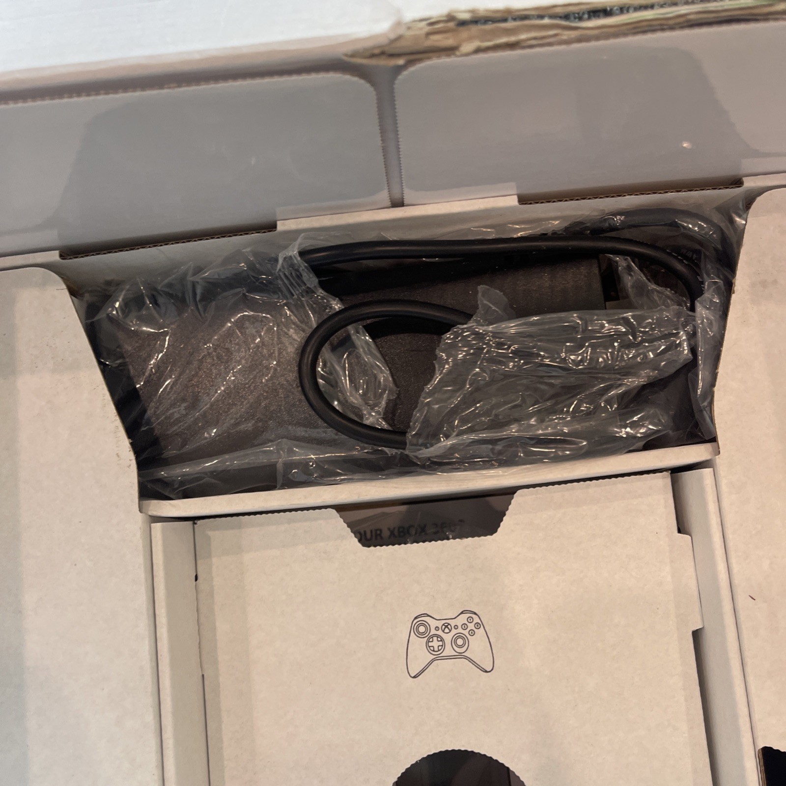 System – Microsoft Xbox 360 S 250GB (Slim) – In Box