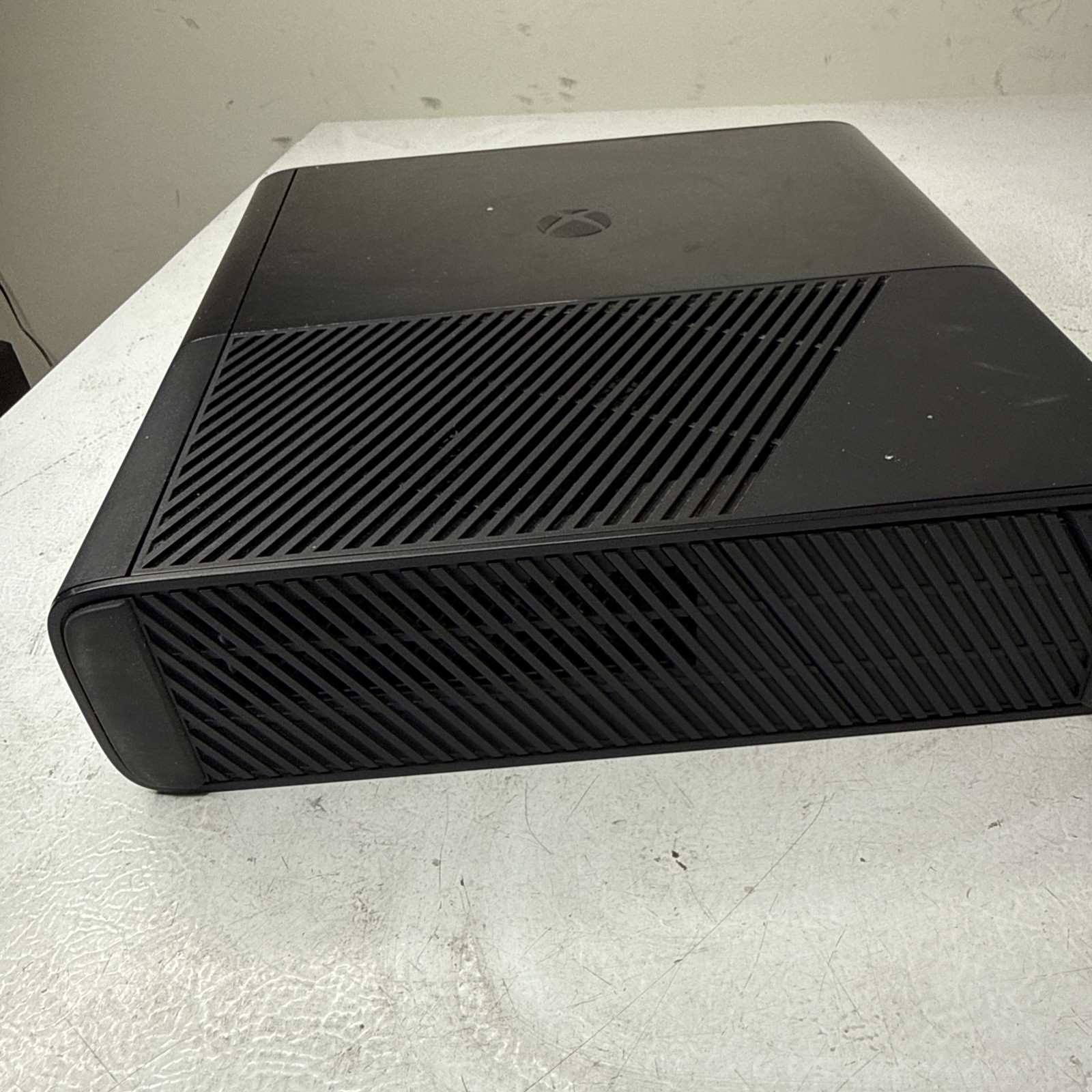 Microsoft Xbox 360 E Console **READ** 4GB *CONSOLE W/CONTROLLER ONLY*