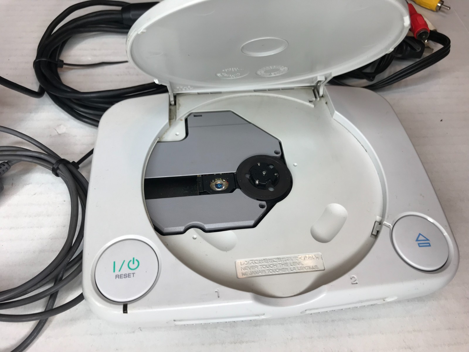 Sony PlayStation One – Slim PS1 Console Bundle – Tested! w/ 3 Games, Controller
