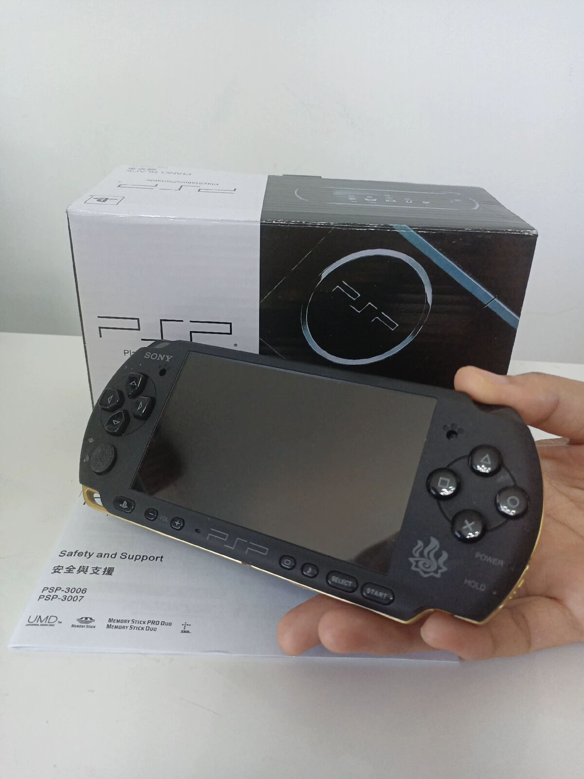 MONSTER HUNTER Sony PSP 3000 System w/ 128gb Memory Card & Charger Bundle Import