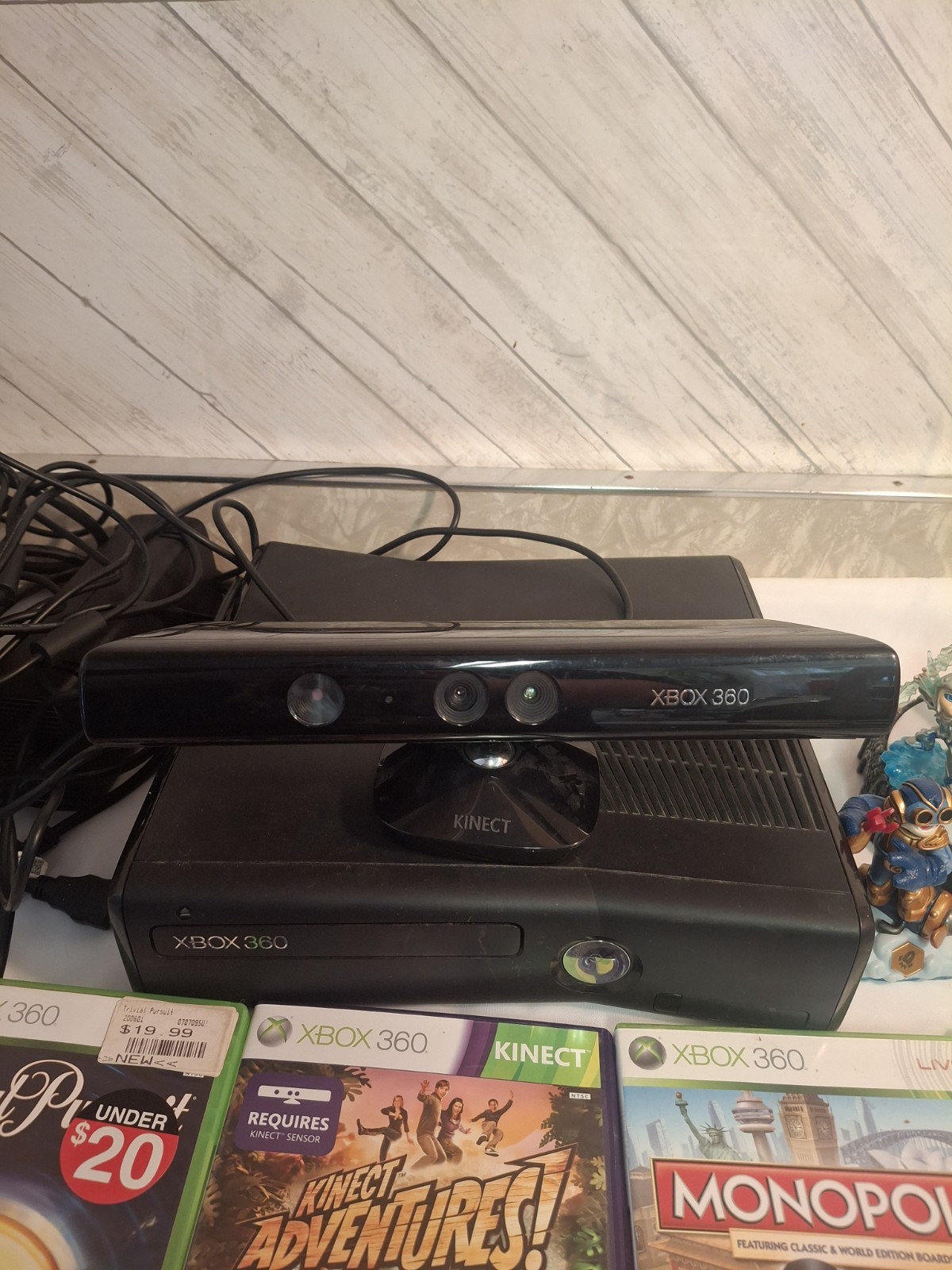 Microsoft Xbox 360 S Slim 4GB Console Model 1439 Bundle Kinect Games Skylanders