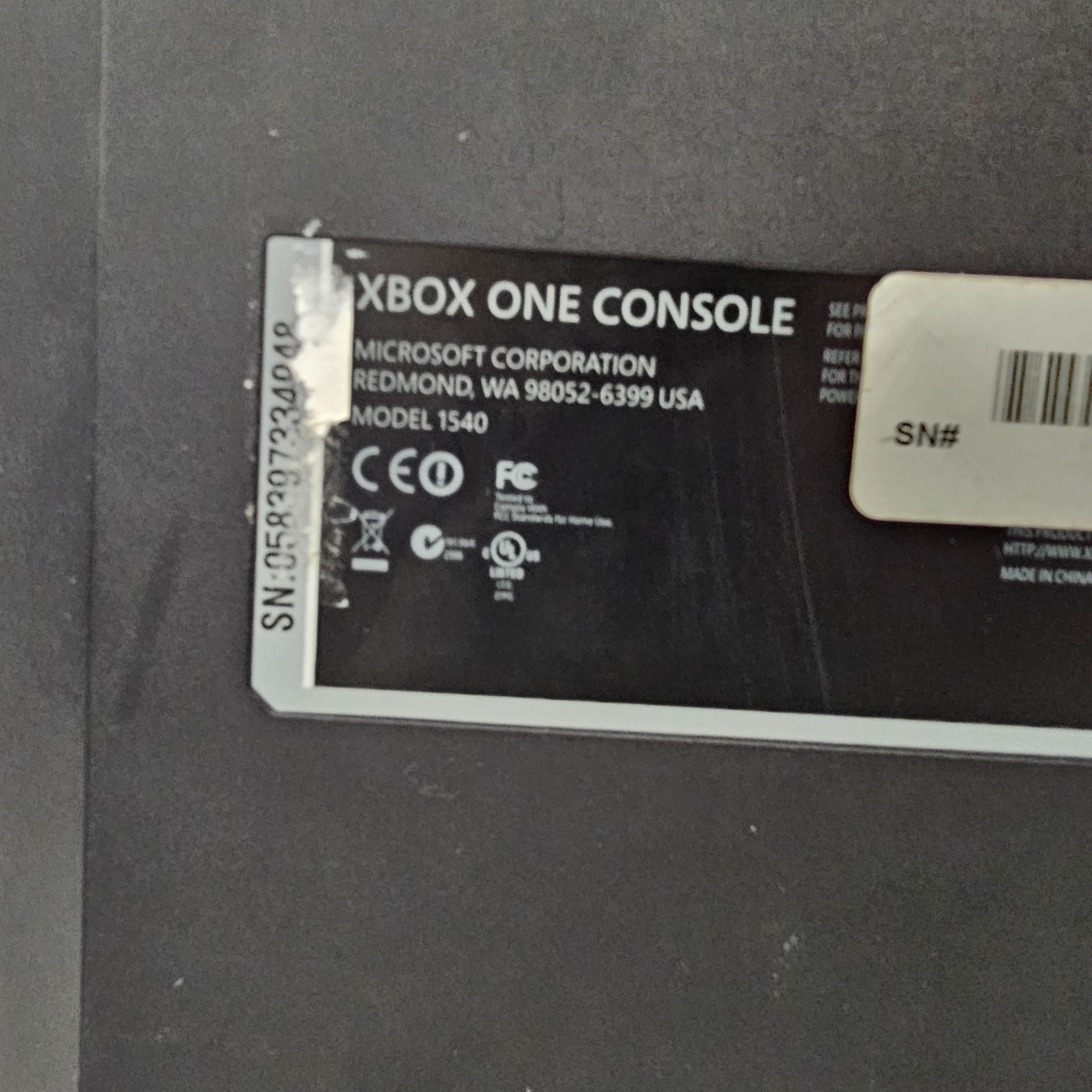Microsoft Xbox One 1540 Black 500GB Home Console White Controller (no back cvr)