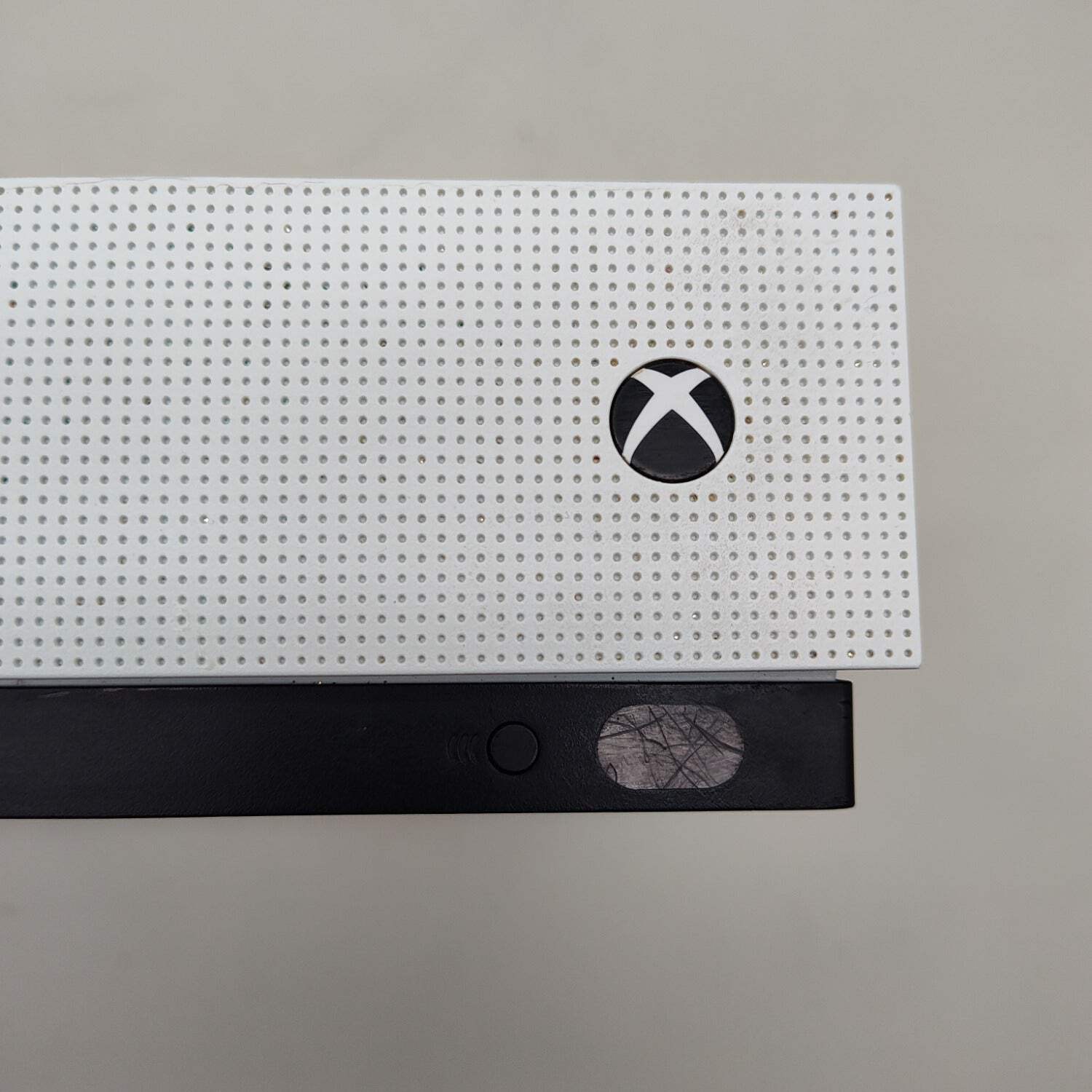 Microsoft Xbox One S 1TB Console 1681 + Controller + Razer Universal Quick Charg