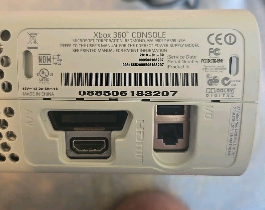 Microsoft XBox 360 HDMI Gaming Console Only *TURNS ON/ WONT READ DISCS*