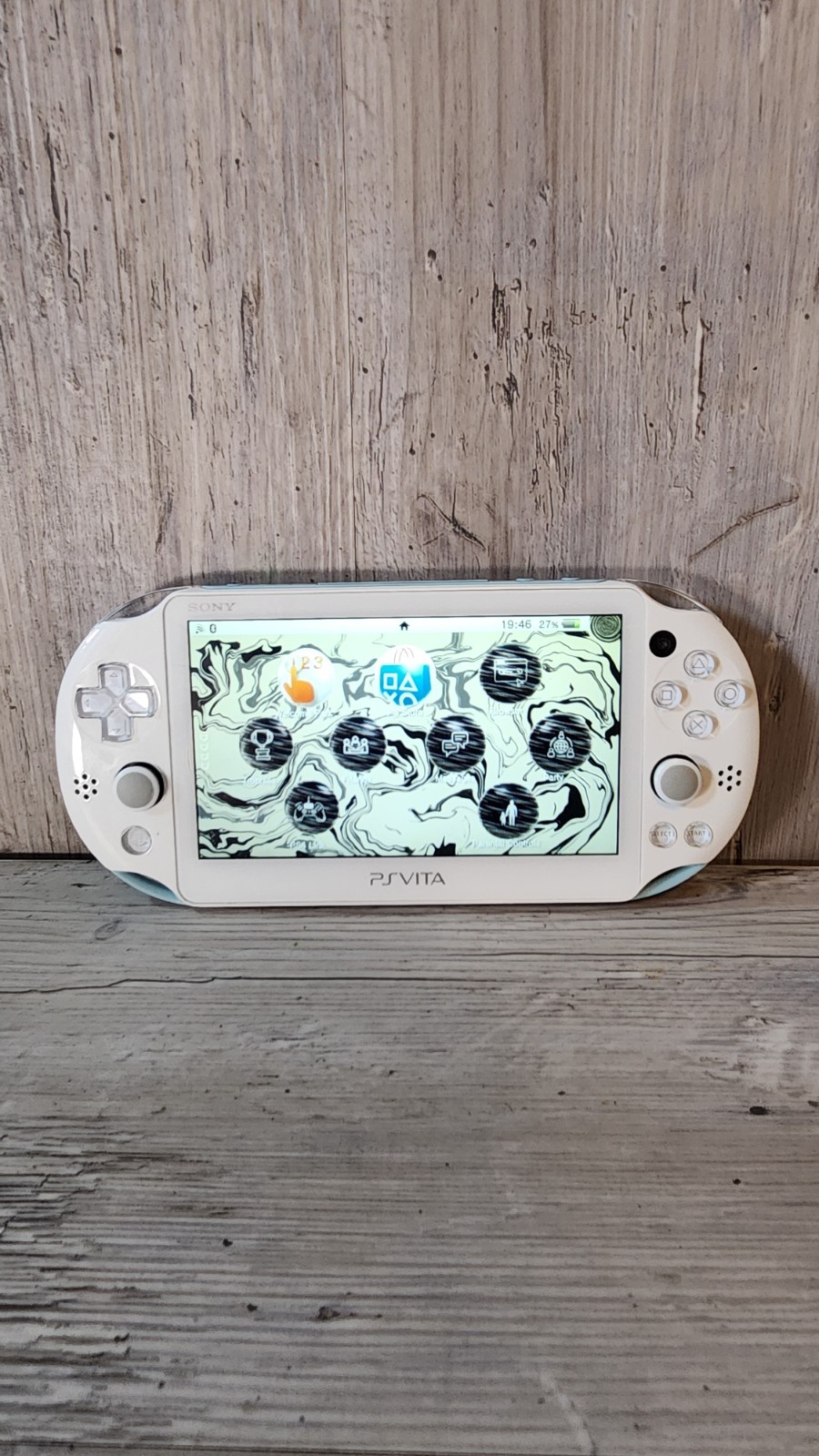 Sony Ps Vita 2001 White Blue Ready To Play With 256 Memory Card + Plus Charger