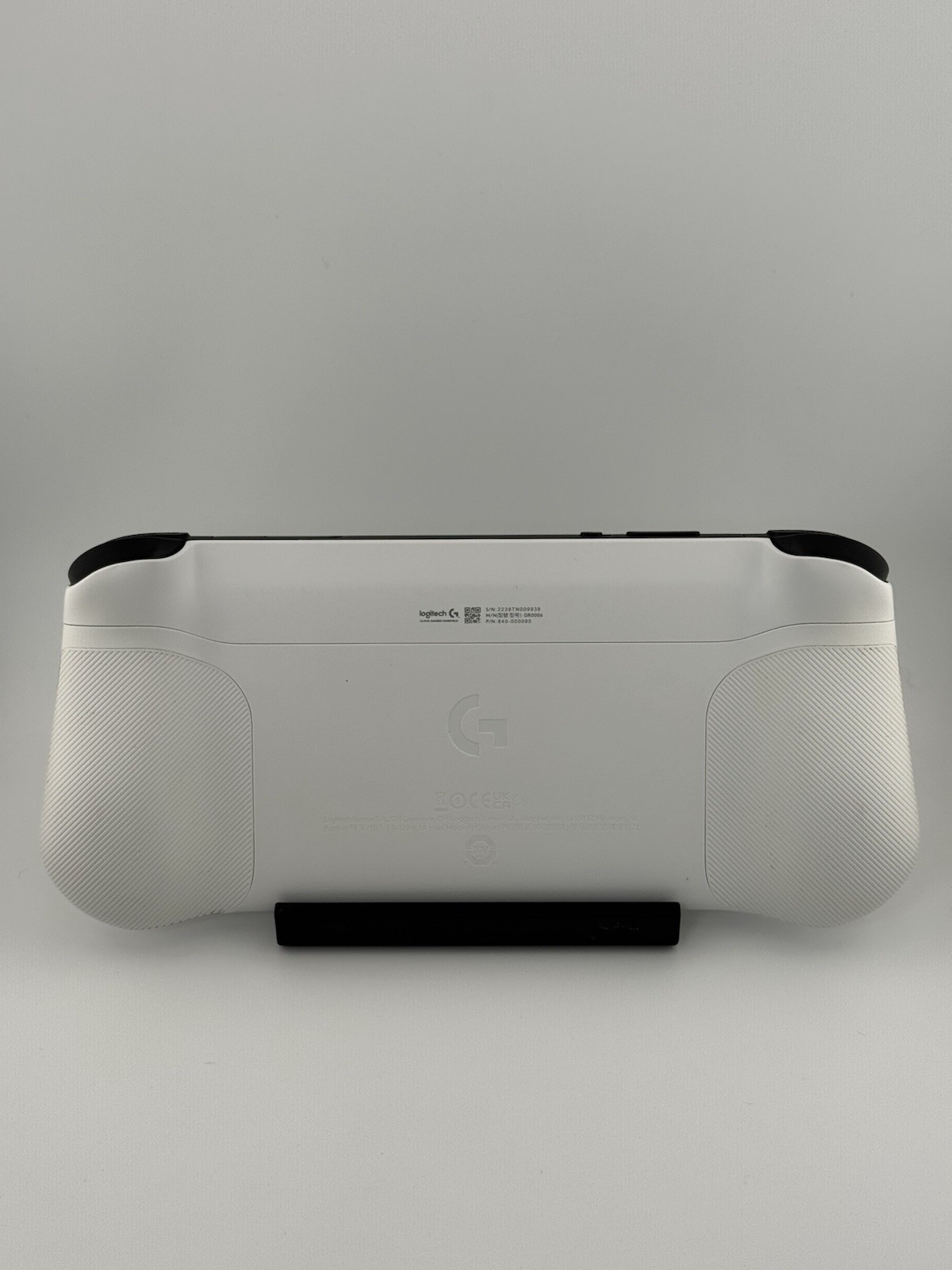 Logitech G Cloud Gaming Handheld 64GB White w/ Case Charger Cable Tested