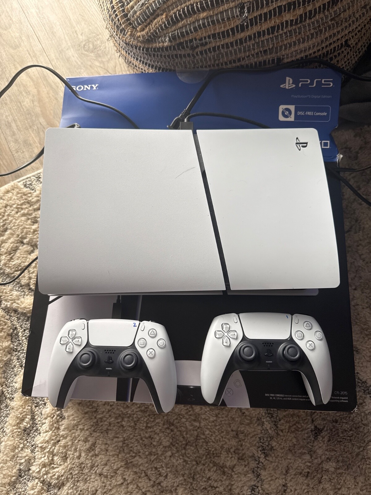 Sony PlayStation 5 Slim Console Digital Edition (White)brand new used 5 times.