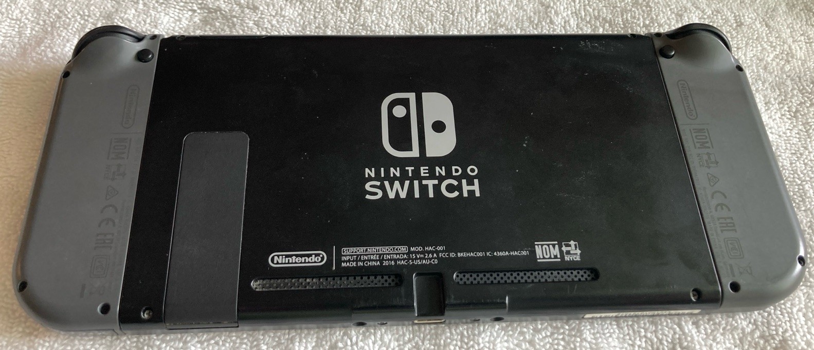 Nintendo Switch -HAC-001- Unpatched + 120 GB SD Card, Dock, Power, Box, 3 Joycon