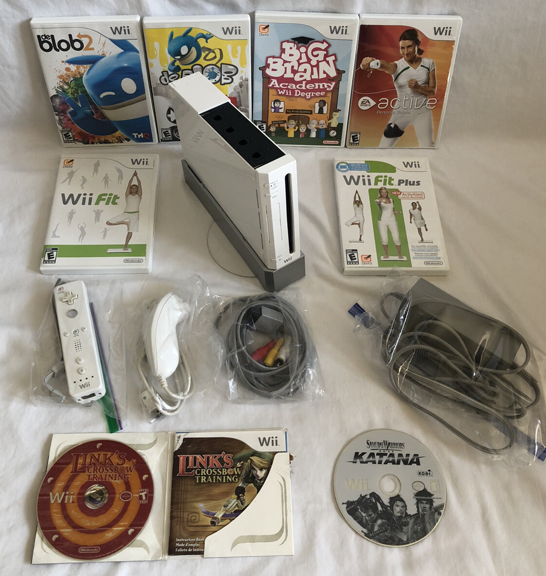 Nintendo Wii Console RVL-001 With 1 Controller Nunchuck 8 Games B2 No Sensor Bar