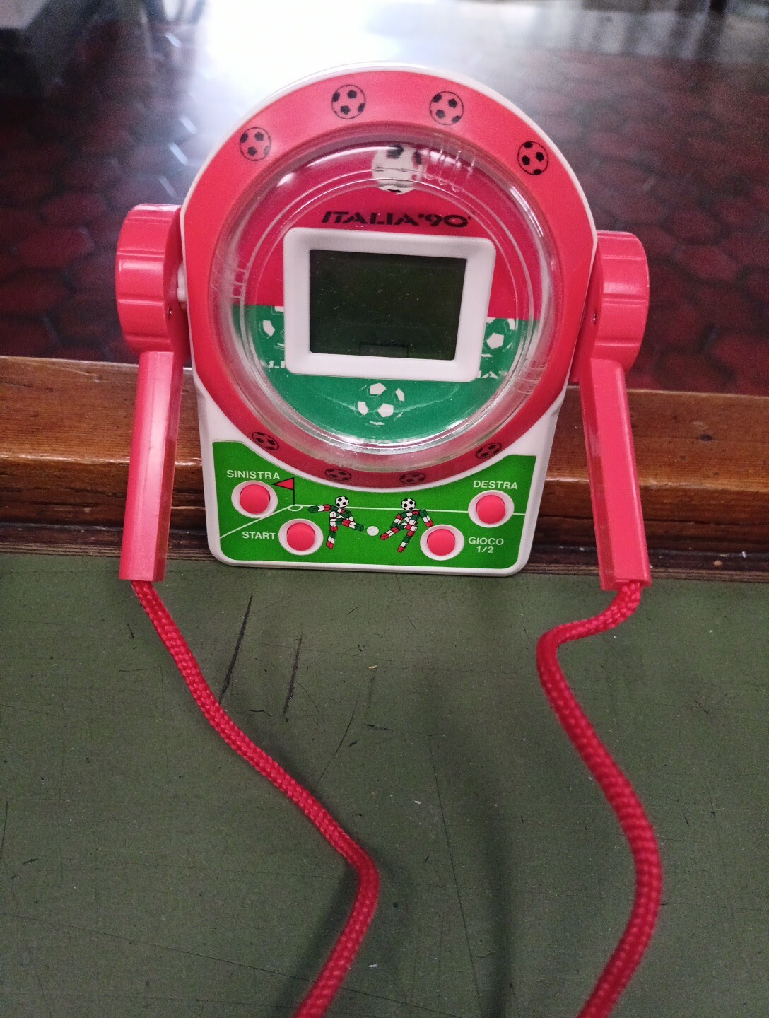 Videogioco Portatile a Cristalli Liquidi ” ITALIA 90 ” Calcio + Box e Istruzioni