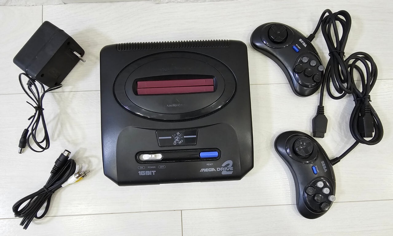 Mega Drive 2 Vintage Retro 1990s Game Console 16 bit analog Sega read descript