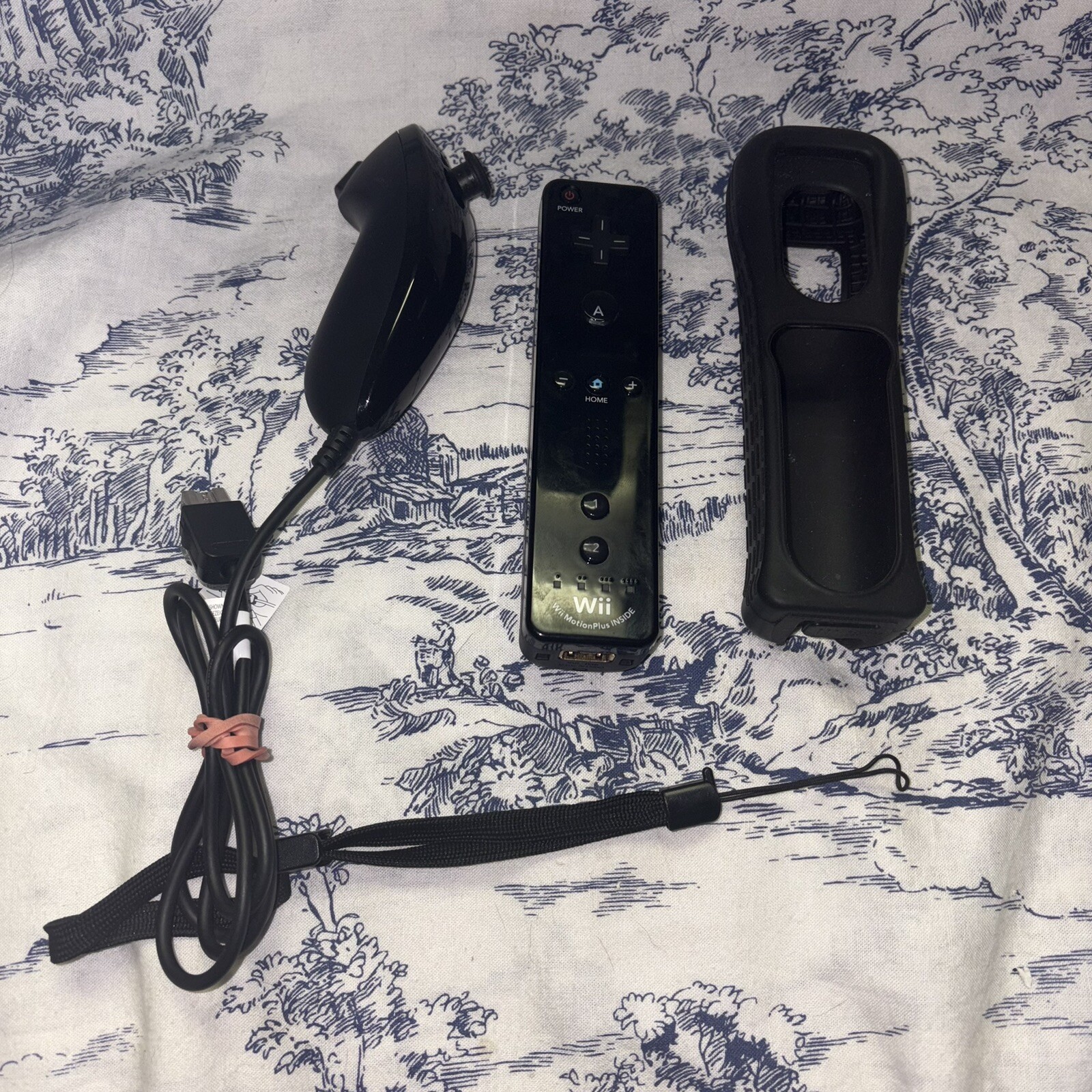 Nintendo Wii Black With Black Original Box & Inserts – No Games – Tested