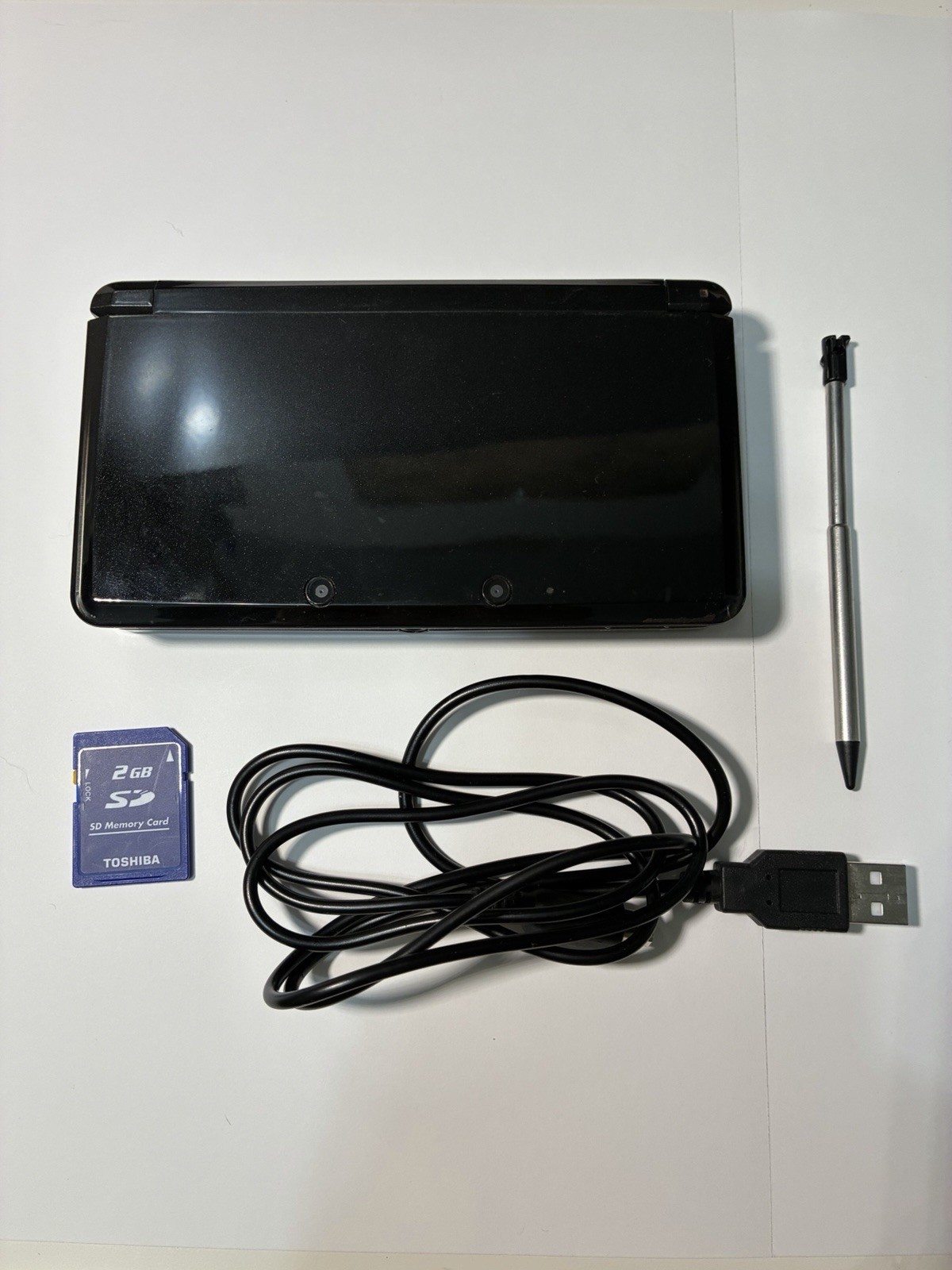 Nintendo 3DS 2GB Handheld System – Black with Stylus, Charger And SD CARD Tested