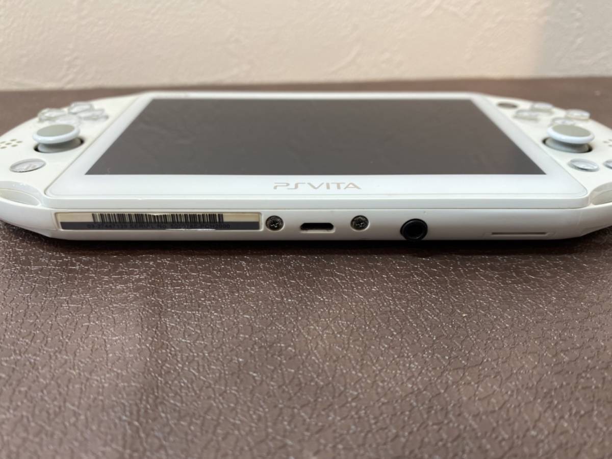 ​​PlayStation Vita PCH-2000 ZA12 Wi-Fi model Slim White
