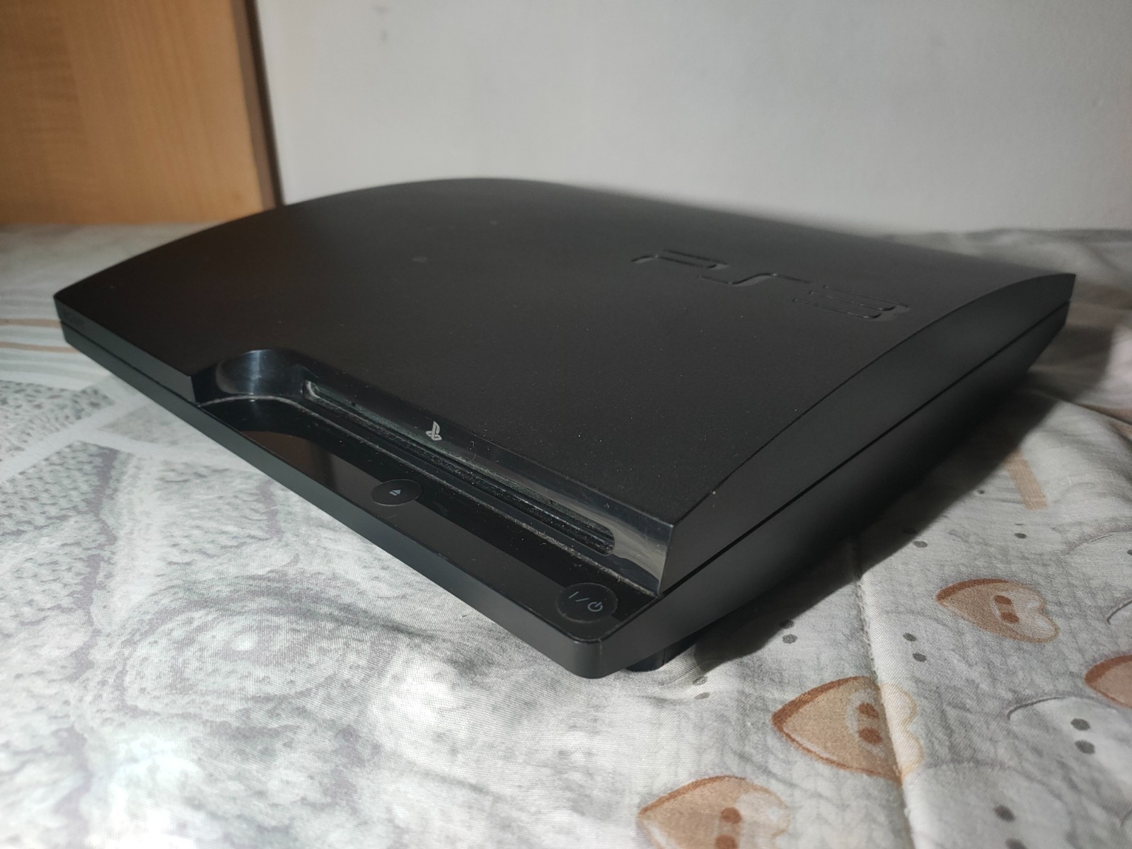 Sony Playstation 3 Slim PS3 Console with 6 Games, Trust GXT Controller and Cables.