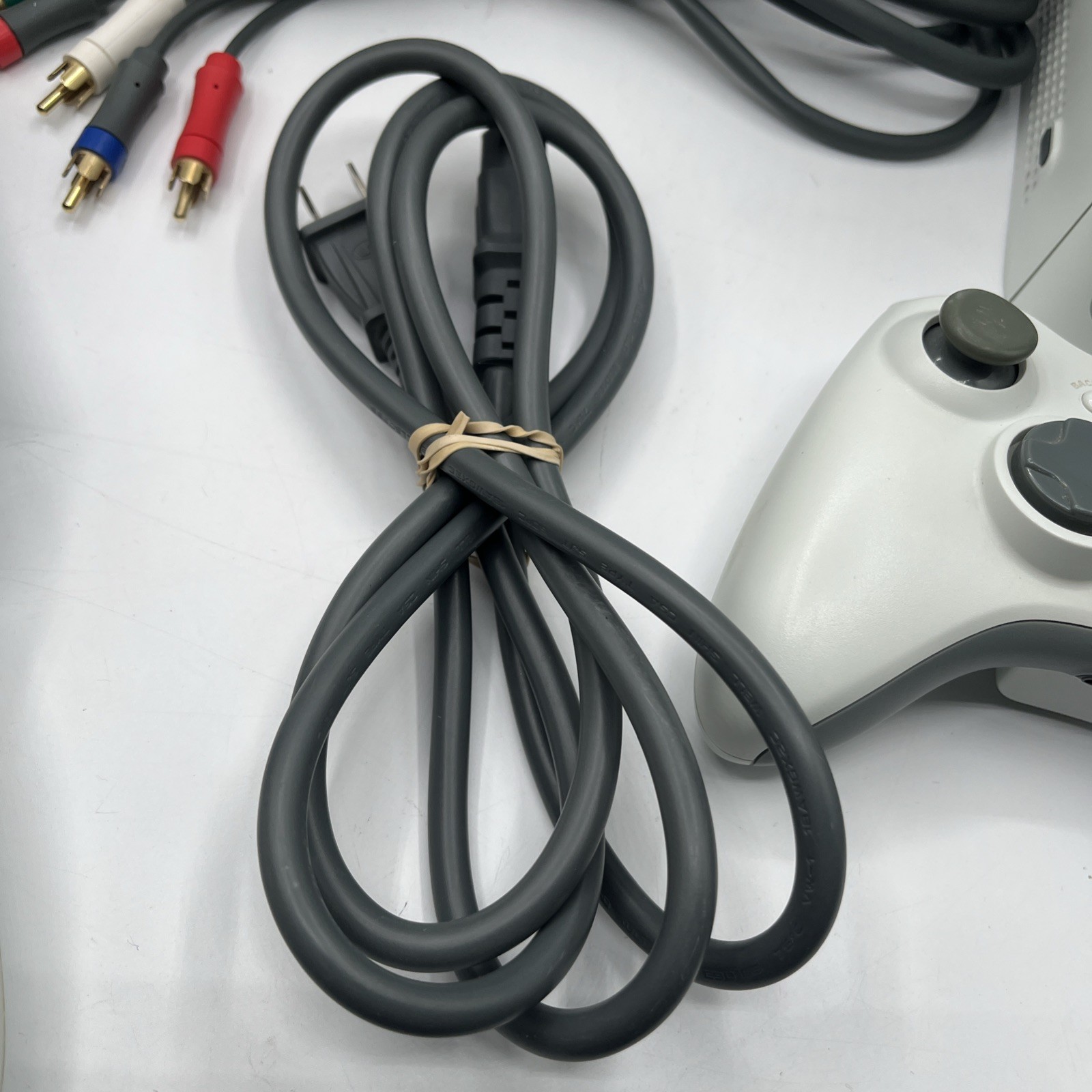 Microsoft Xbox 360 White Console w/ Cable and 2 Controllers