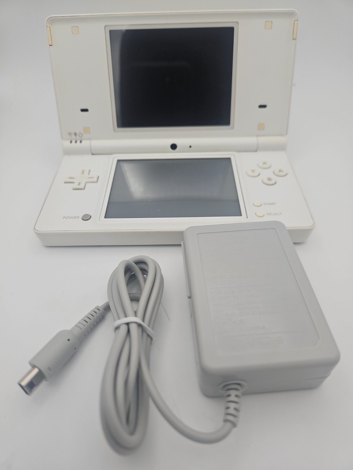 Nintendo DSi – White – JPN Region Free – Tested & Working W/ New Charger (CLEAN)