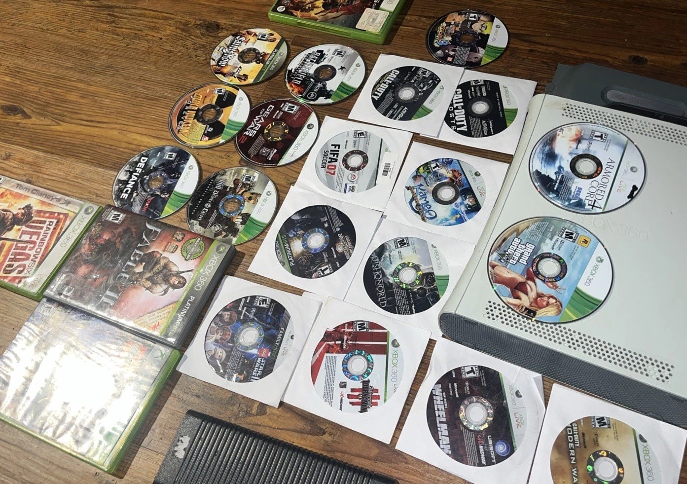 Xbox 360 60gb White Console bundle w/ games & Cords