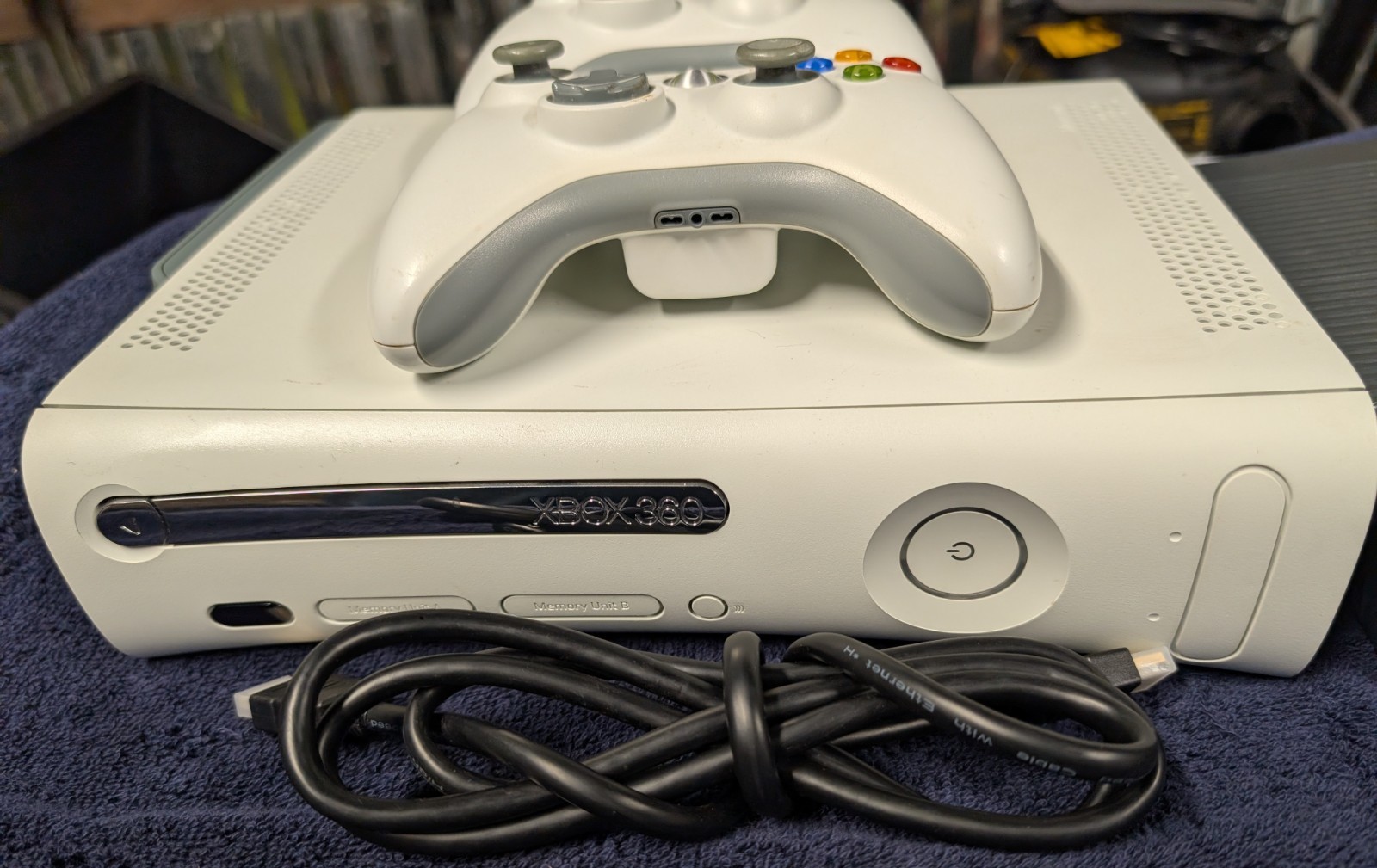 Microsoft XBox 360 Core Matte White Video Game Console & 2 Controllers, 20GB.