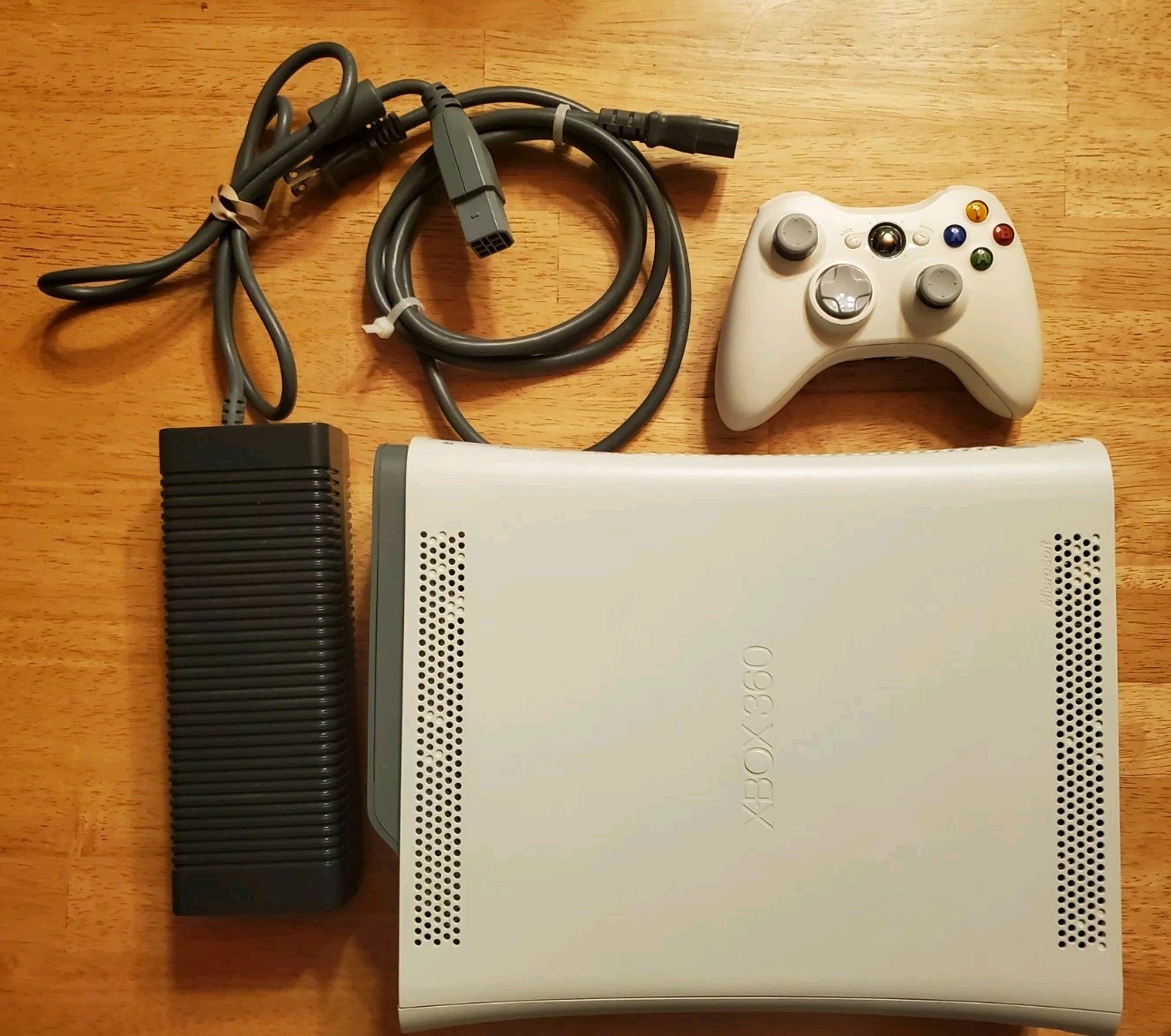 Microsoft Xbox 360 White Console 120GB HDD Power Supply & Controller