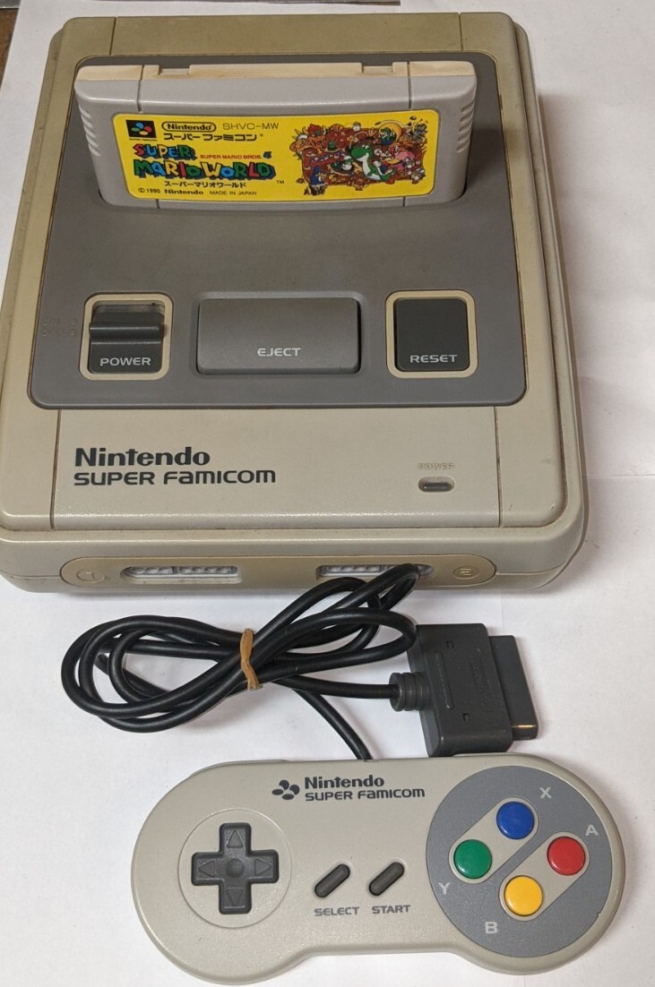 Nintendo Super Famicom Console + Super Mario World + Controller – HVC-002. SF14