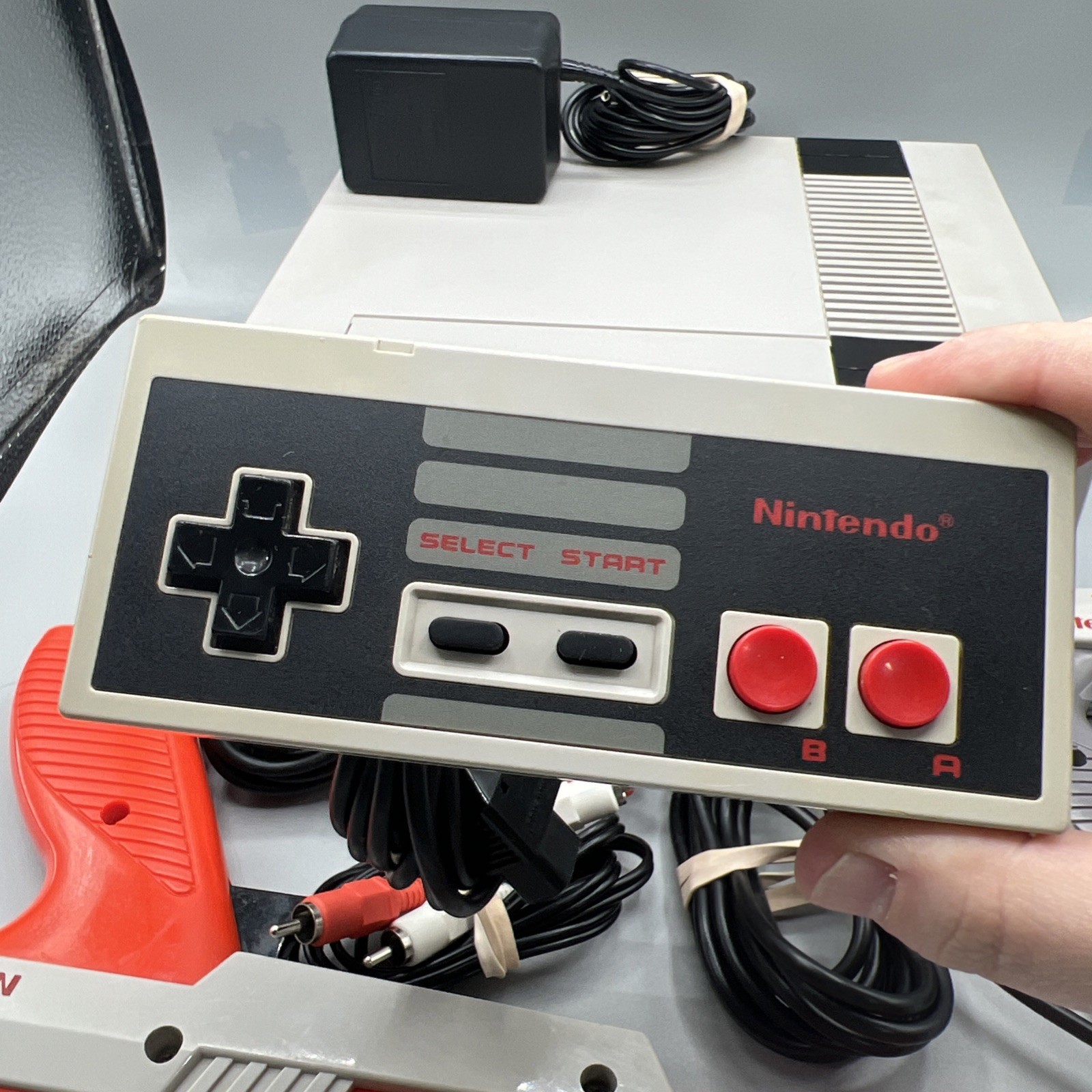 Nintendo NES-001 Console Bundle w/ Cords, Controller, Zapper & Mario/Duck Hunt