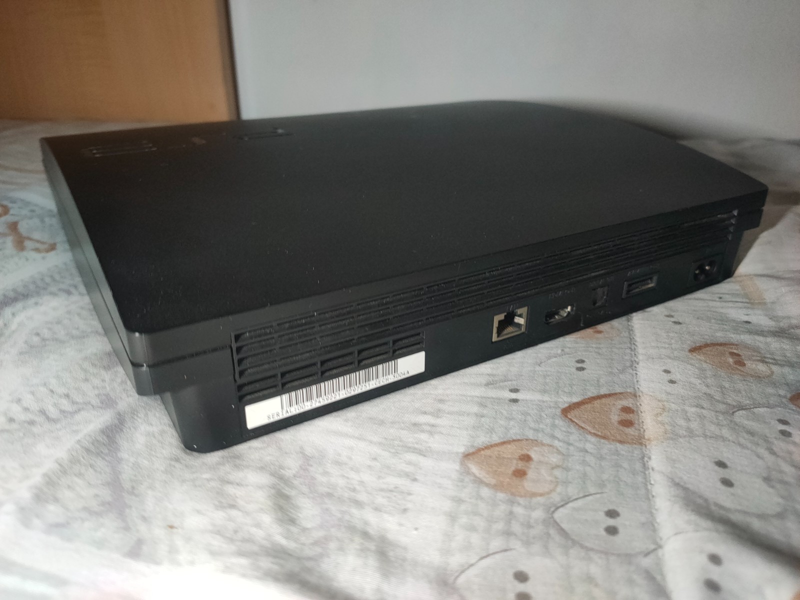 Sony Playstation 3 Slim PS3 Console with 6 Games, Trust GXT Controller and Cables.