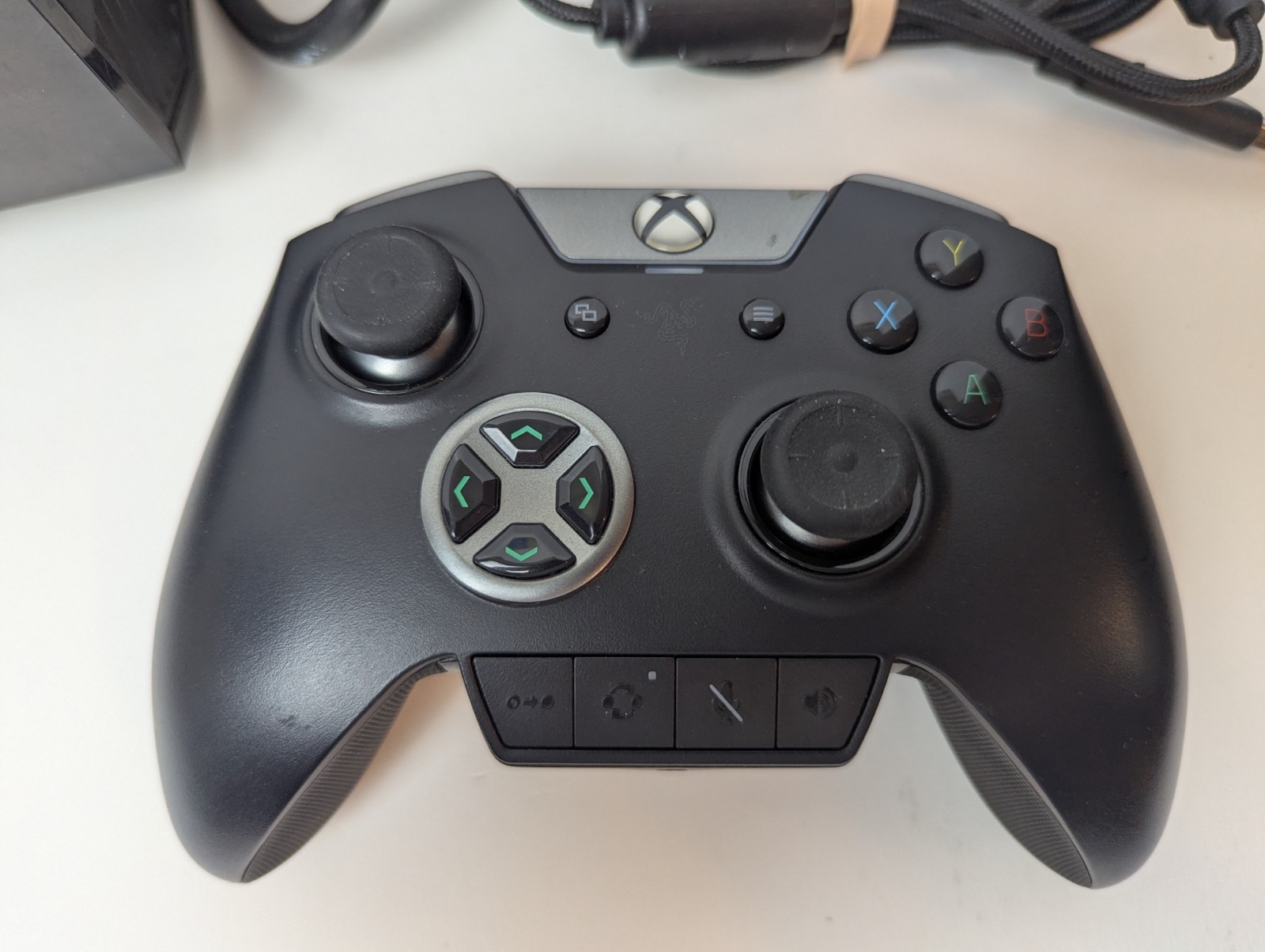 Microsoft Xbox One Console 1540 500GB Console w/ Cables & Razer Wolverine Tested