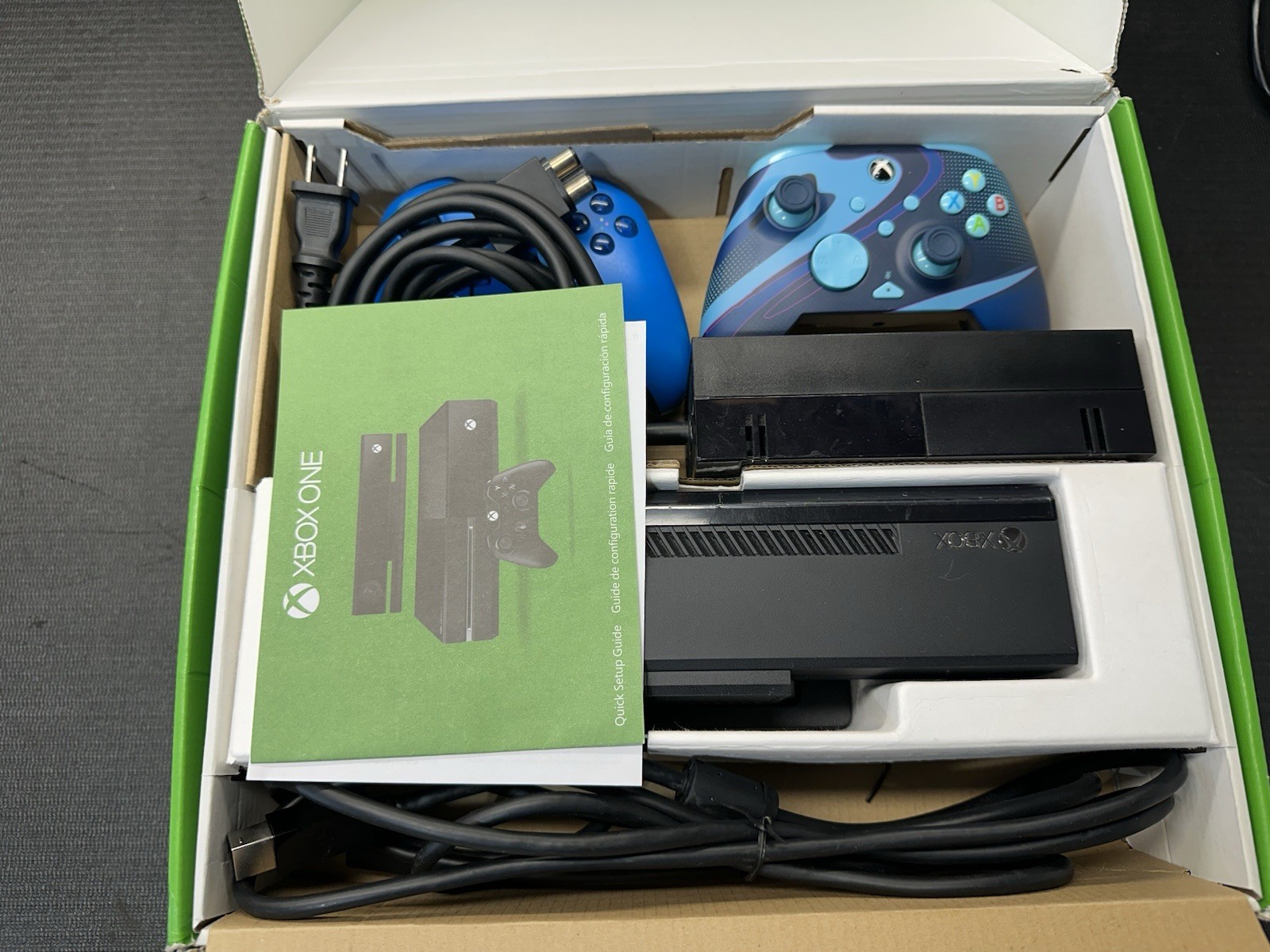 Microsoft Xbox One Intern Signature 2014 500gb Kinect Wireless Control RARE Ed!