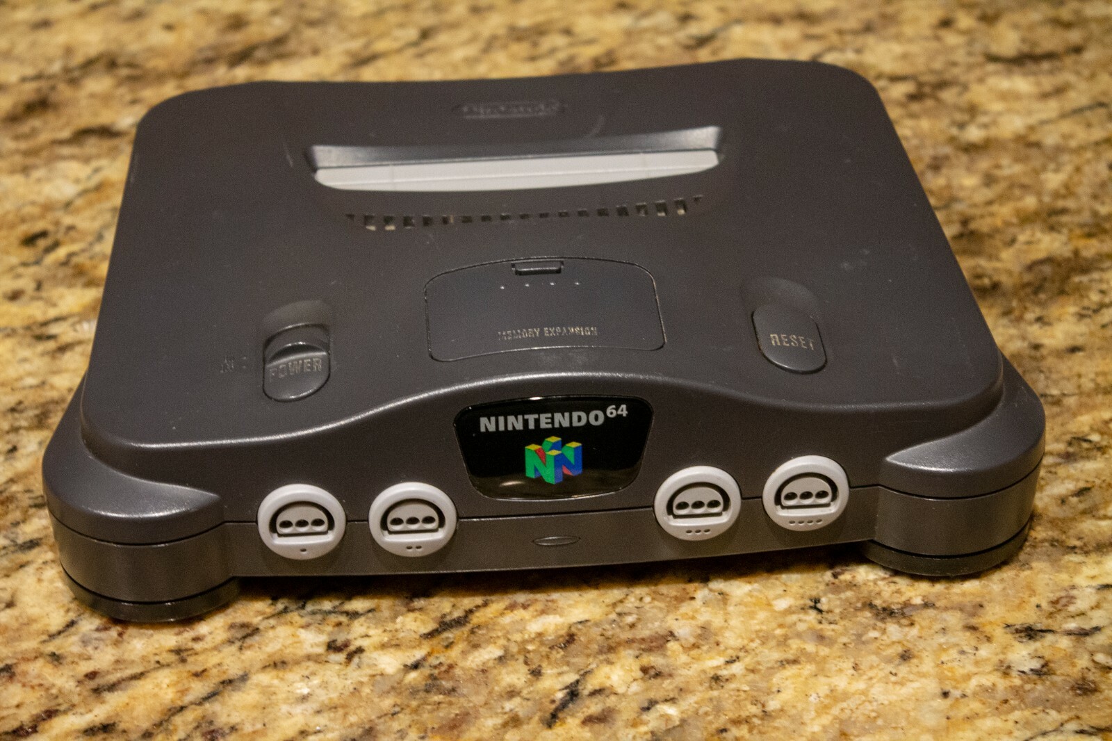 N64 Nintendo 64 VINTAGE CONSOLE+  3 NEW CONTROLLERS + Cords + TESTED-