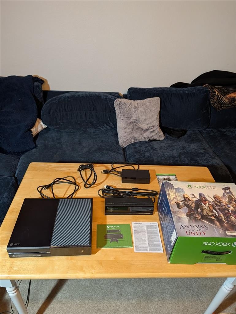 Microsoft Xbox One – WITH KINECT SENSOR NO CONTROLLER OR HEADSET
