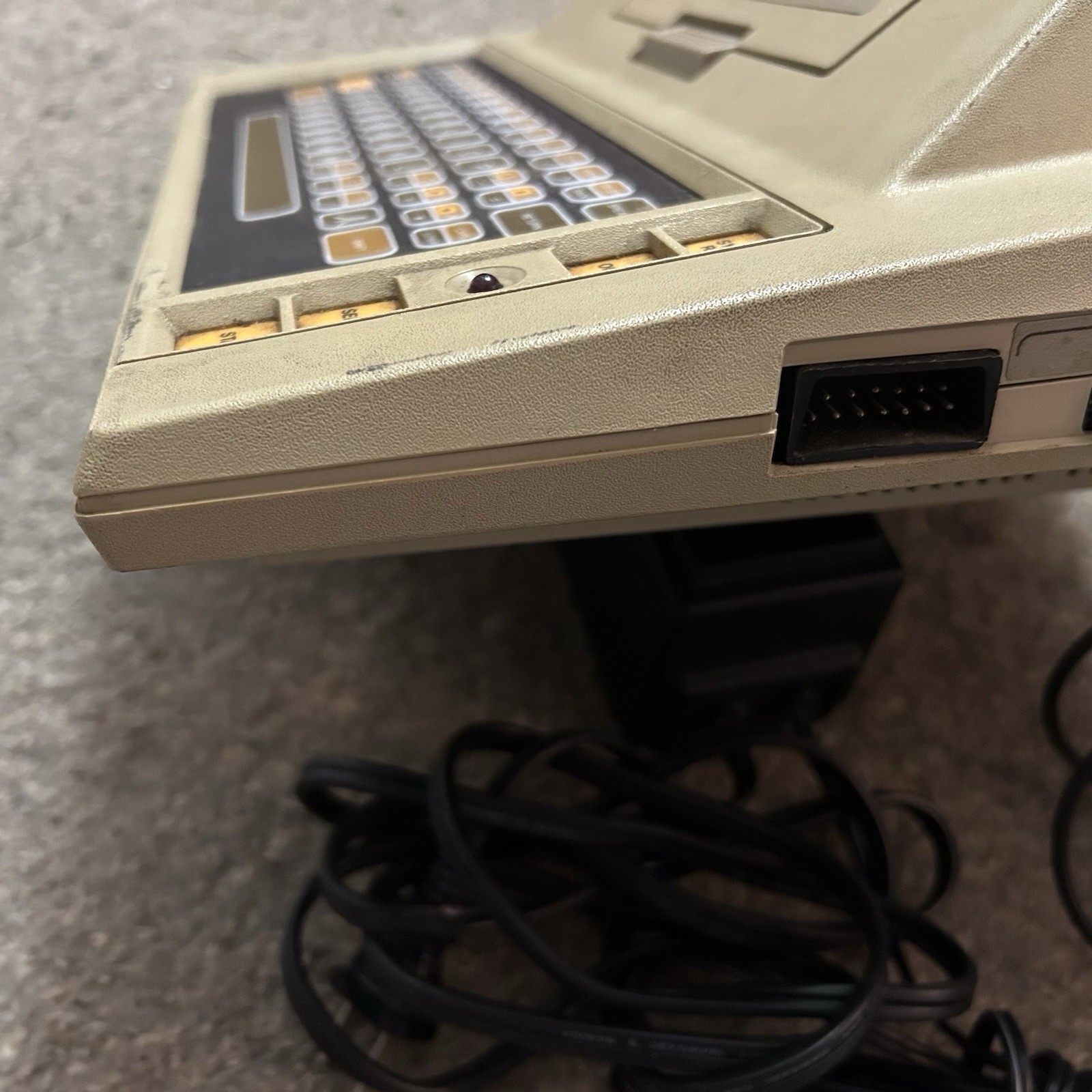 FOR PARTS/REPAIR Atari 400 Computer Console w/ Power Supply UNTESTED Powers On