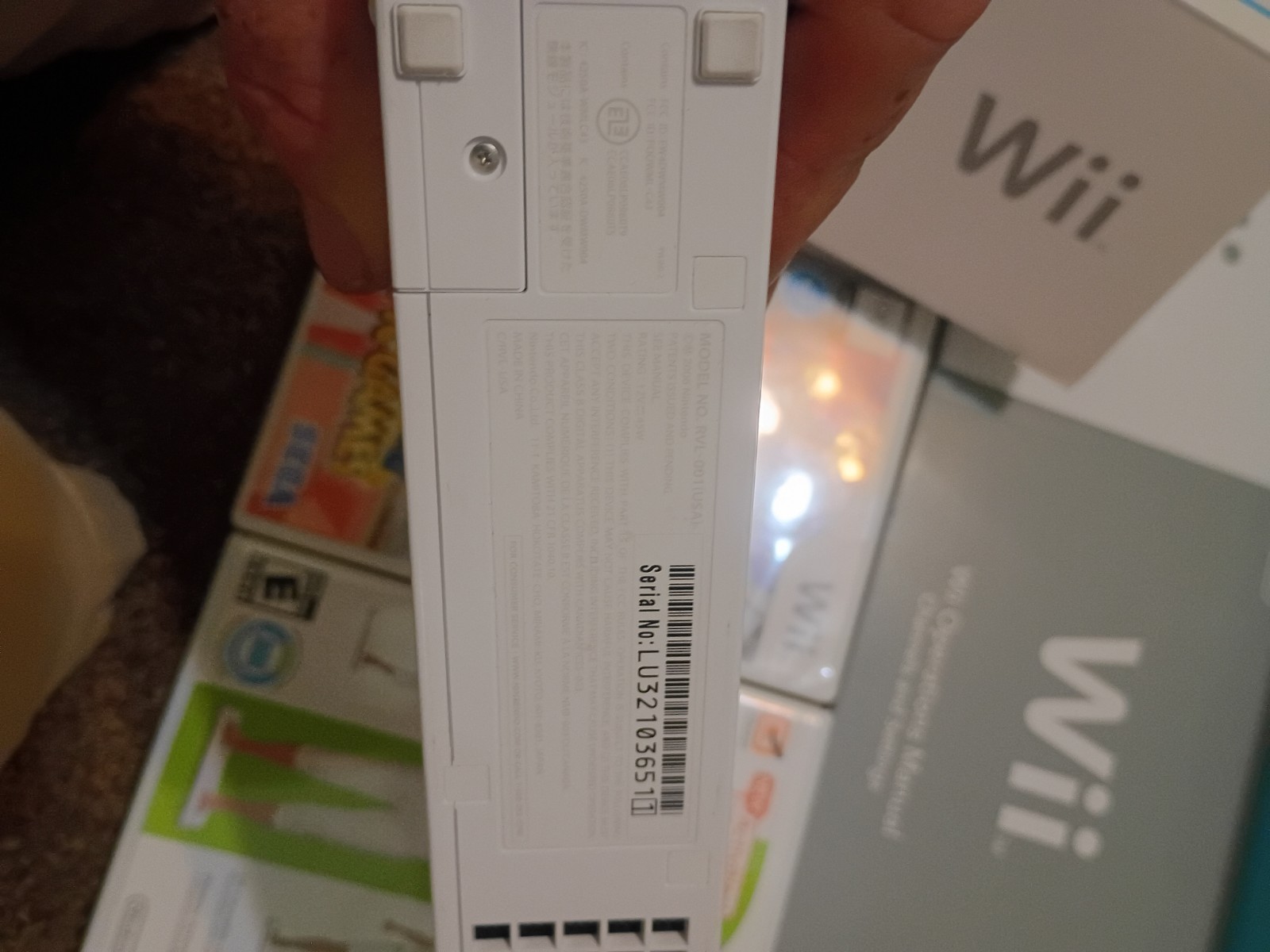 Nintendo Wii Console – White w/original box, cables, remotes, sensors & 4 Games